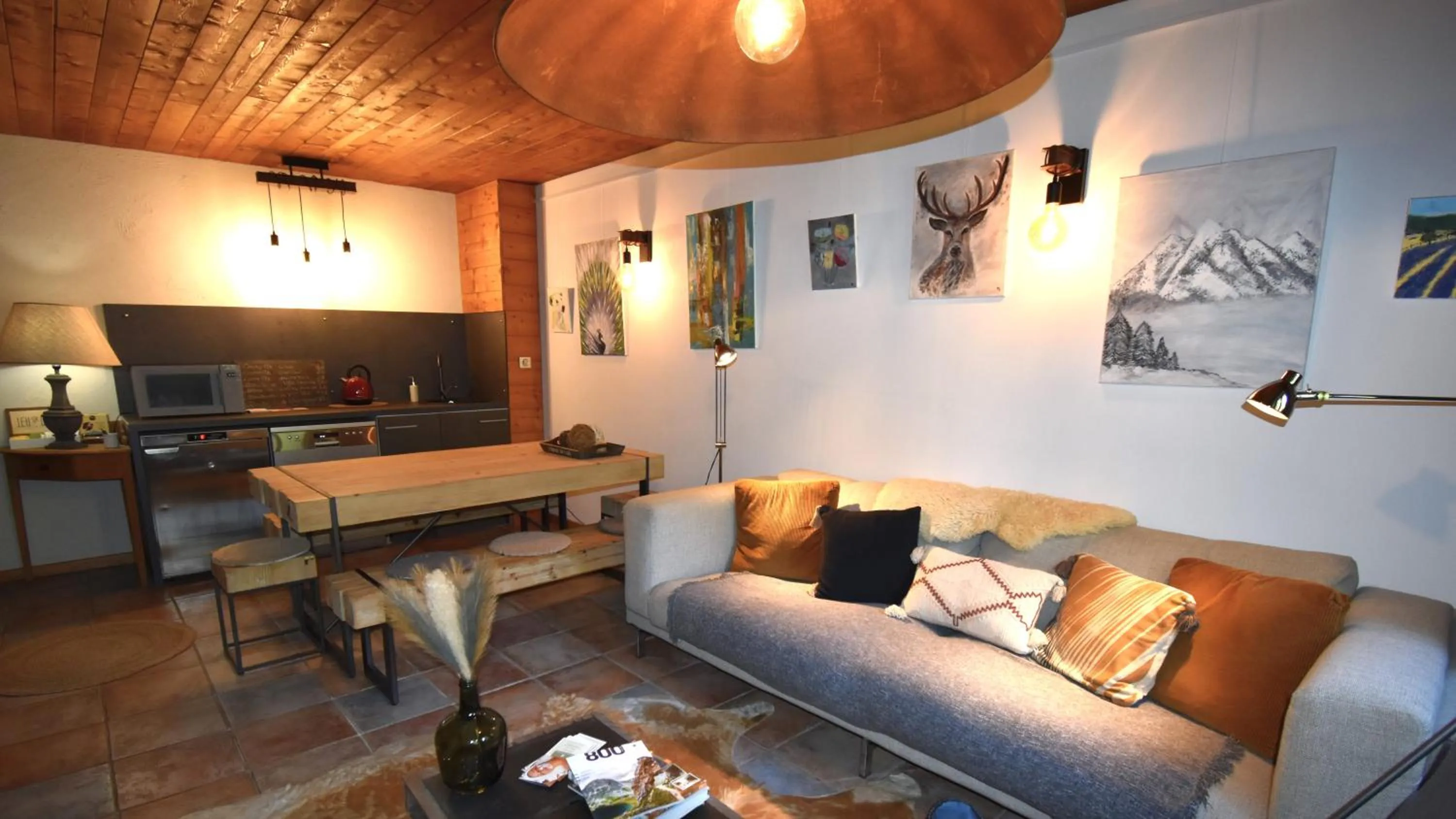 Communal lounge/ TV room in La Clé des Bois