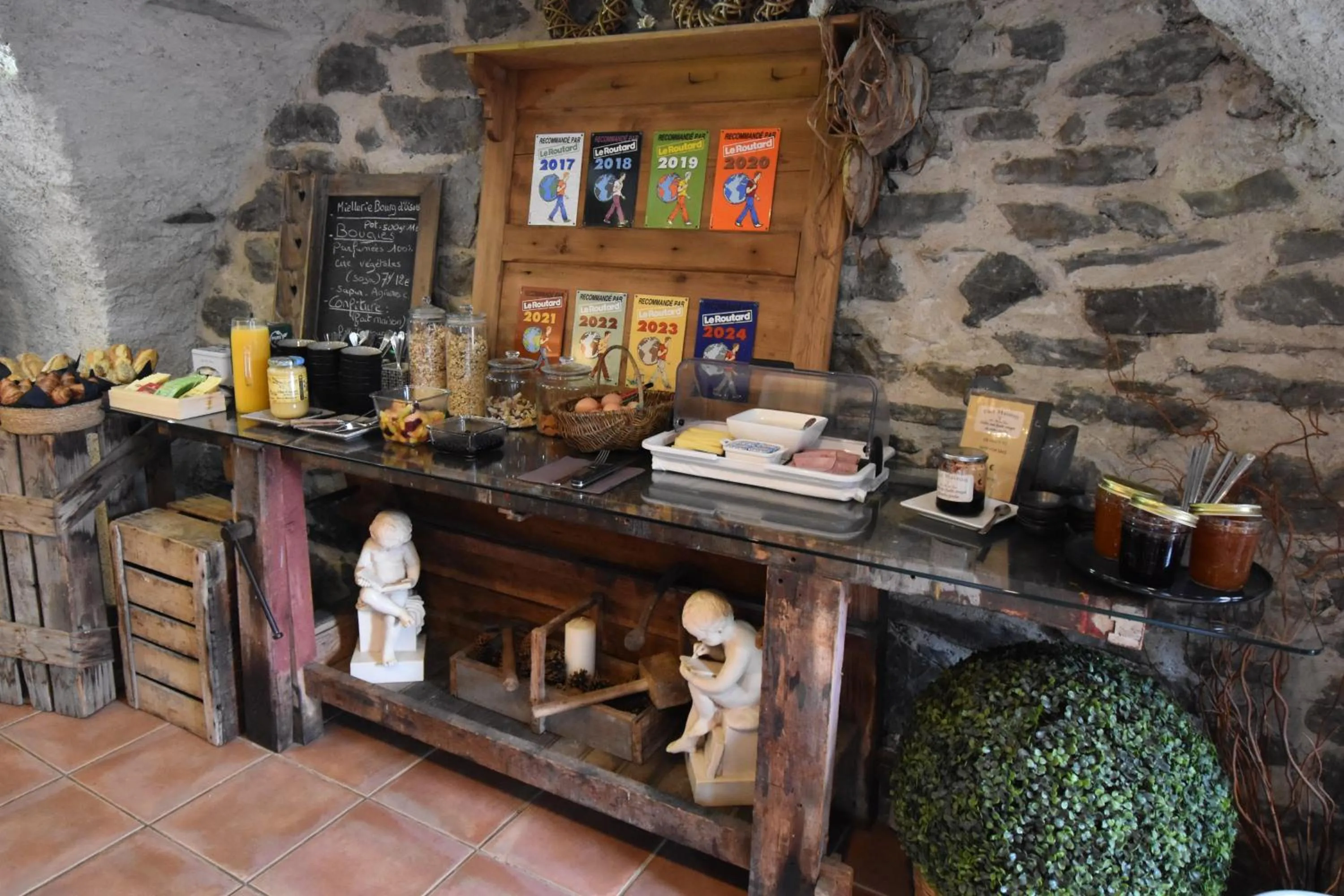 Breakfast in La Clé des Bois