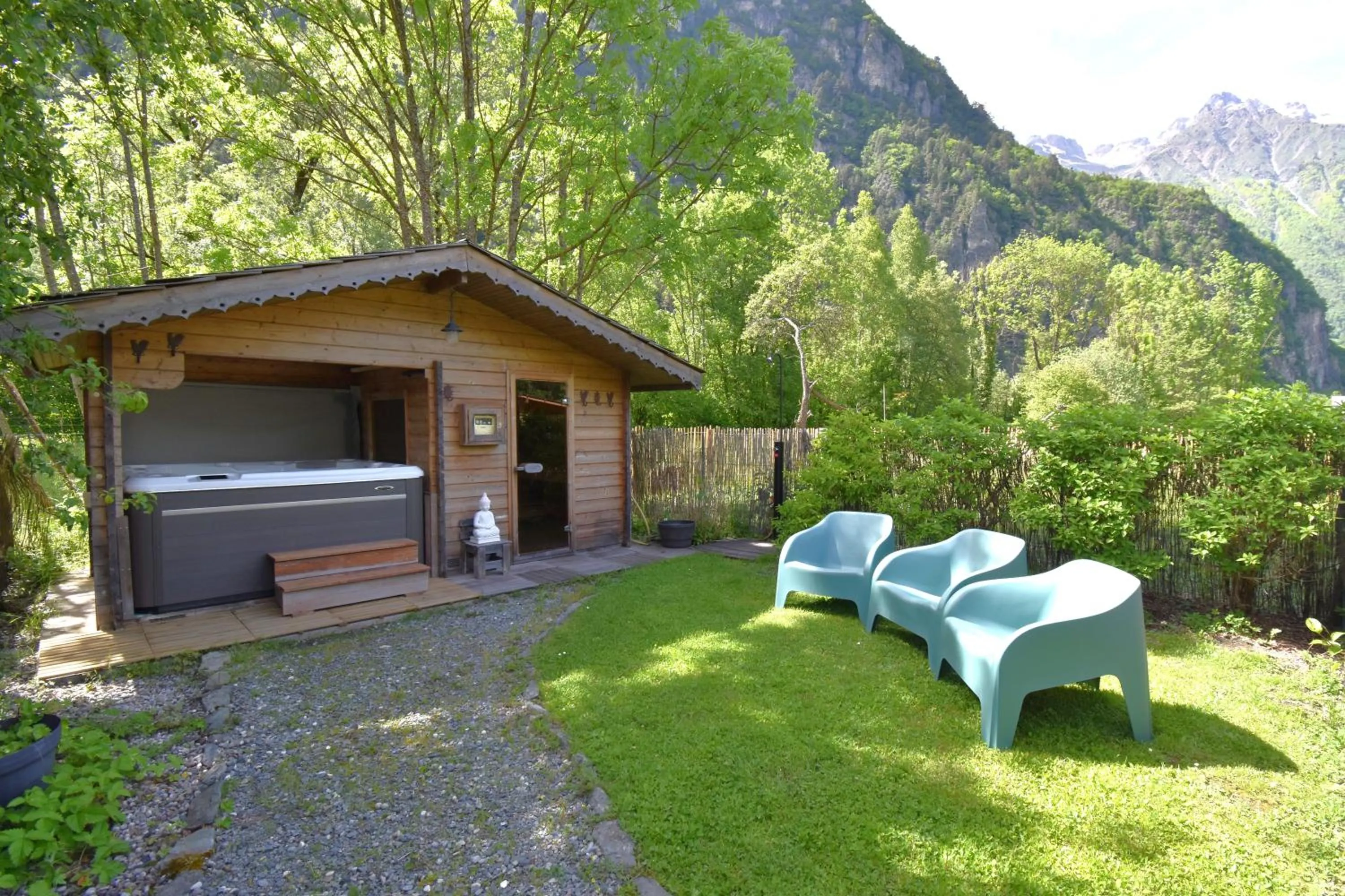 Garden in La Clé des Bois