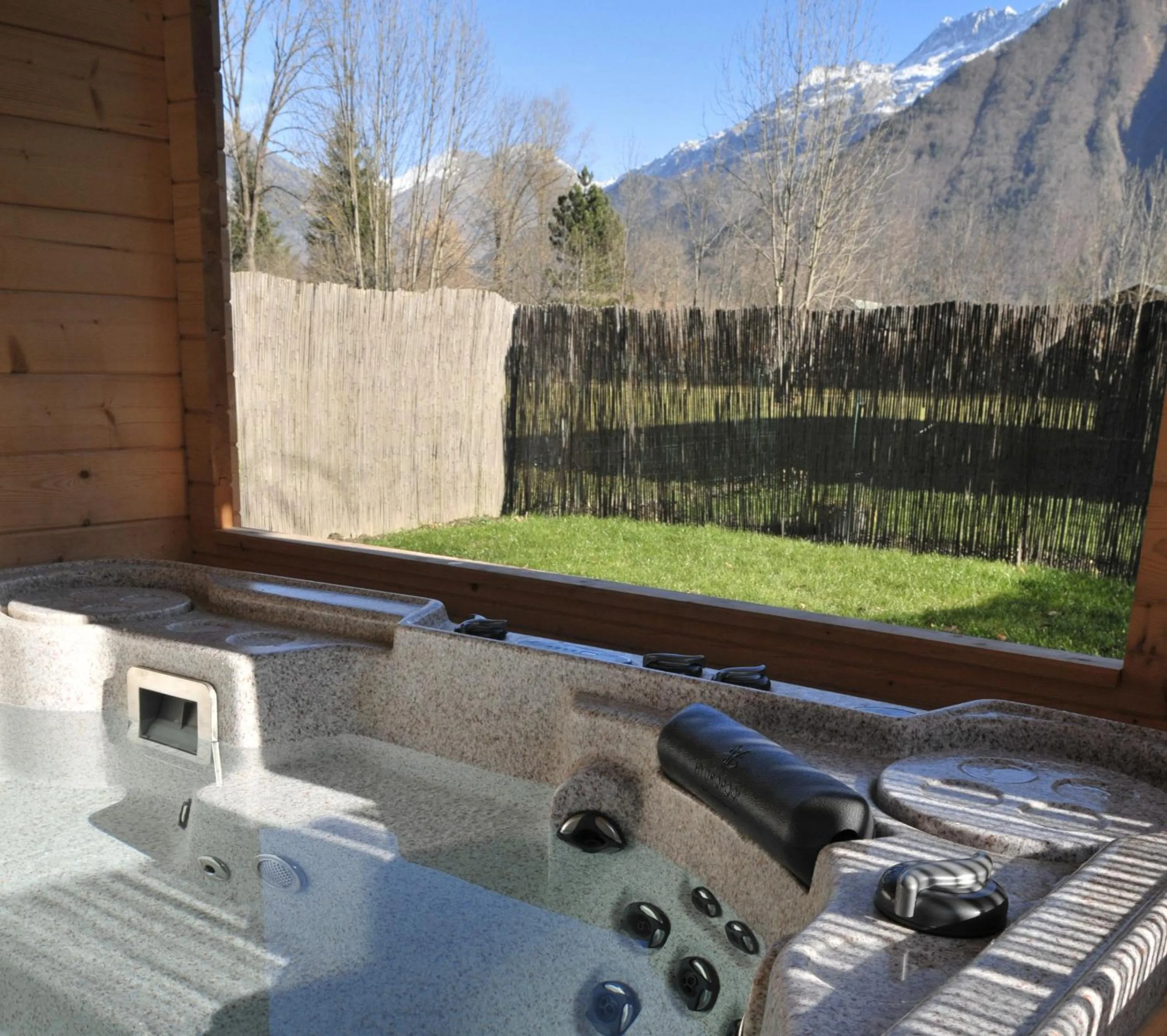 Hot Tub in La Clé des Bois