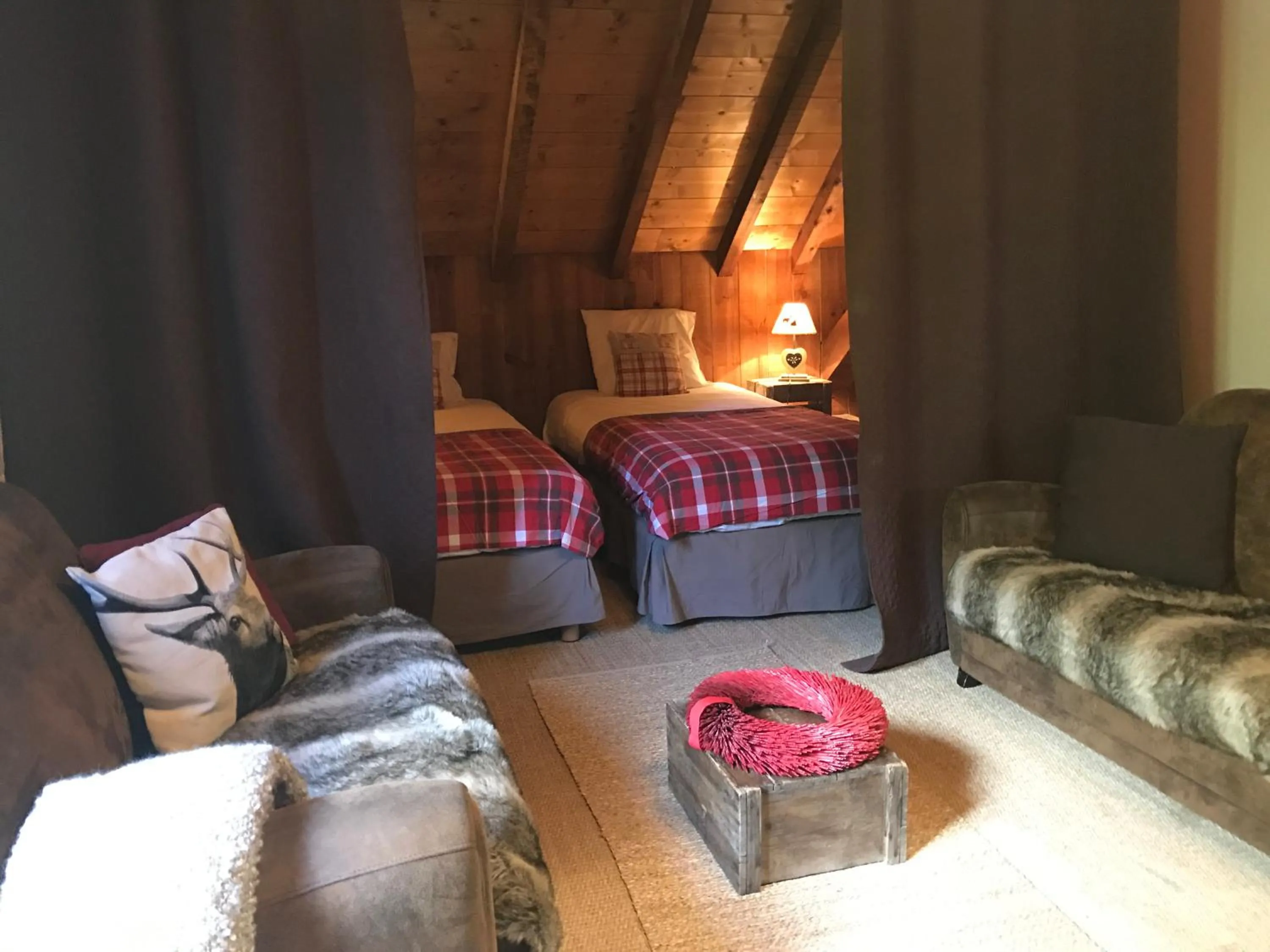 Decorative detail, Bed in La Clé des Bois