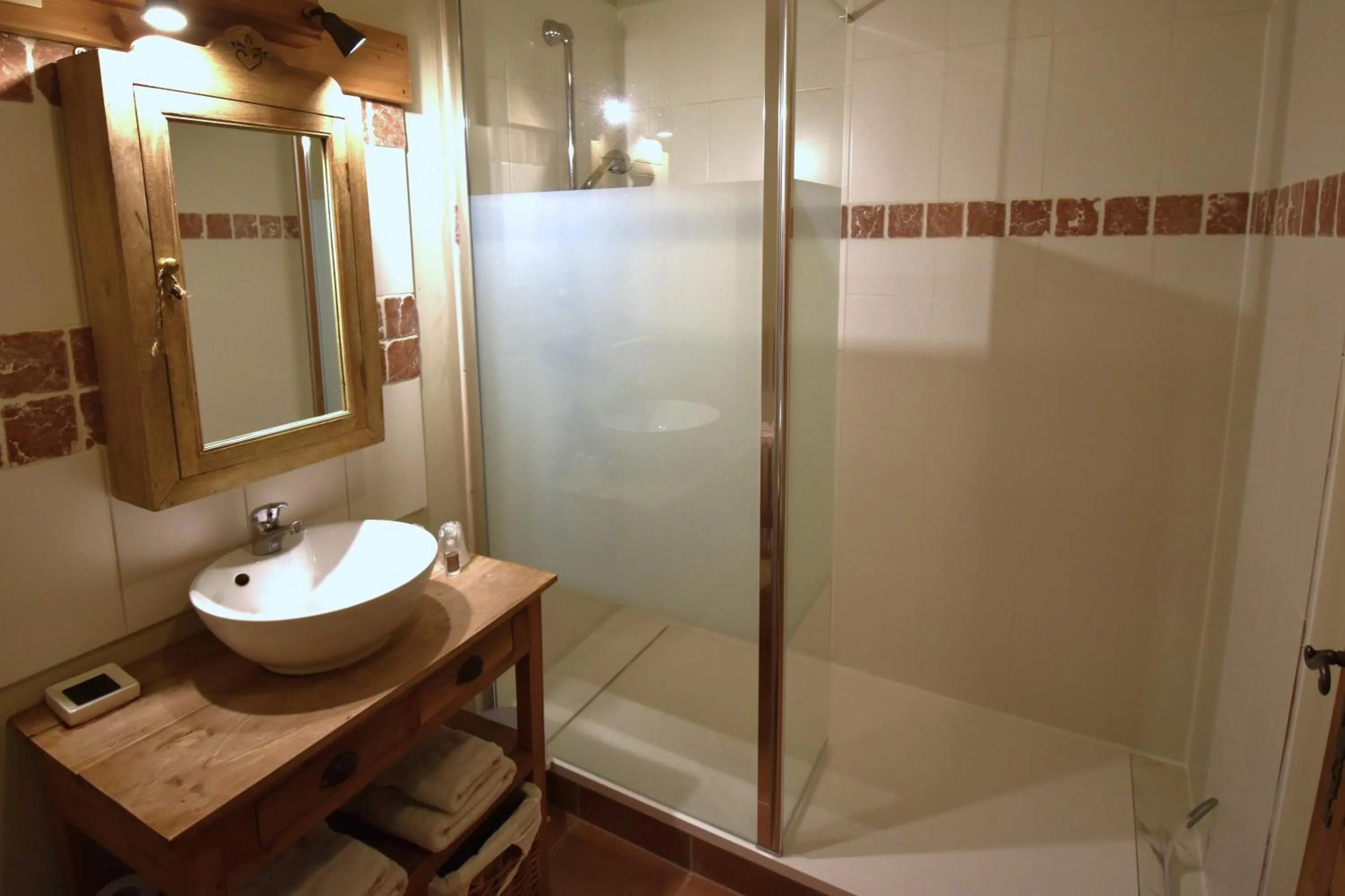 Shower in La Clé des Bois