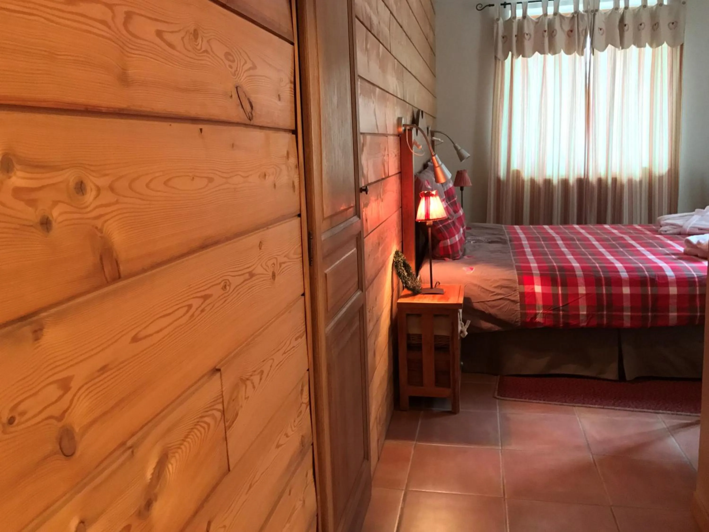 Decorative detail, Bed in La Clé des Bois