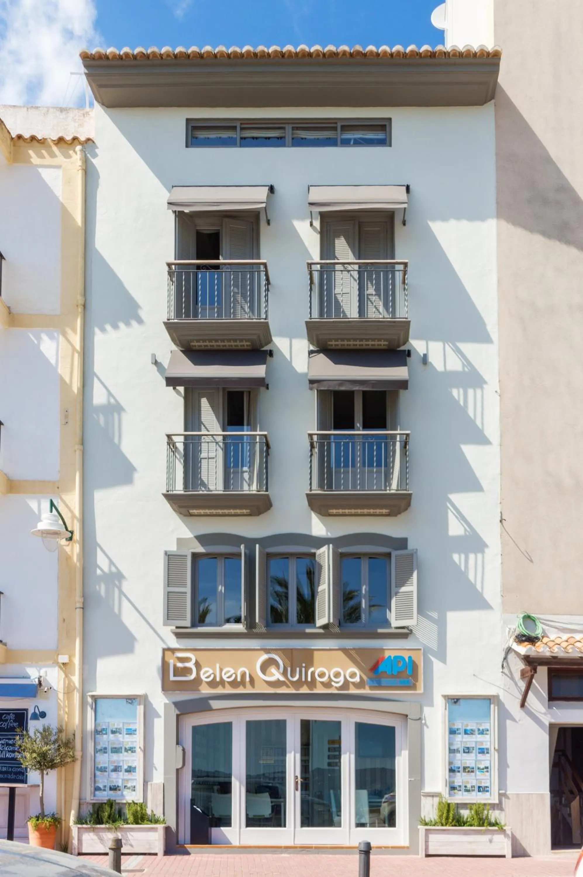 Facade/entrance in The Beach House Studios & Suites