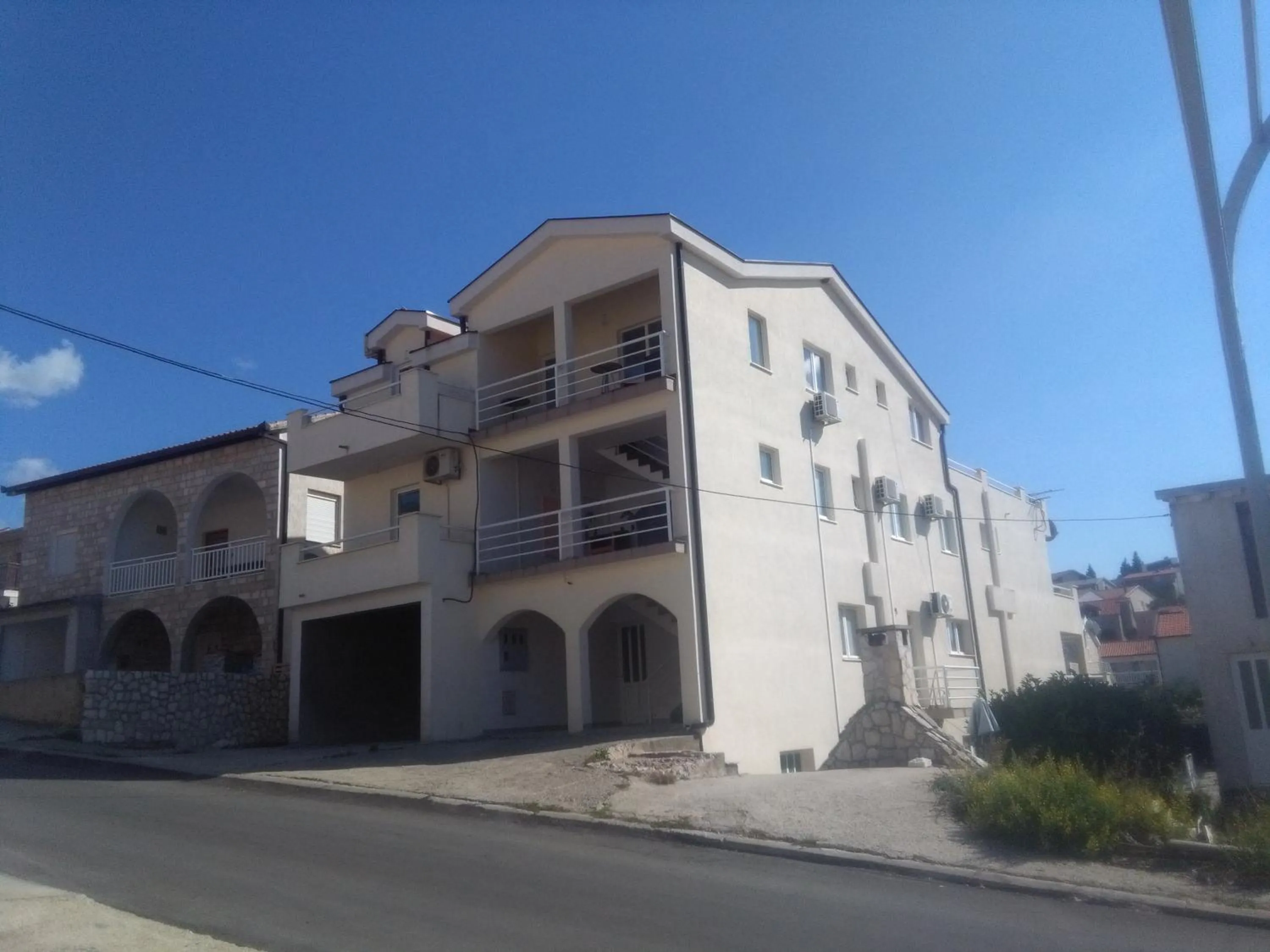 Facade/entrance in Royal Apartments