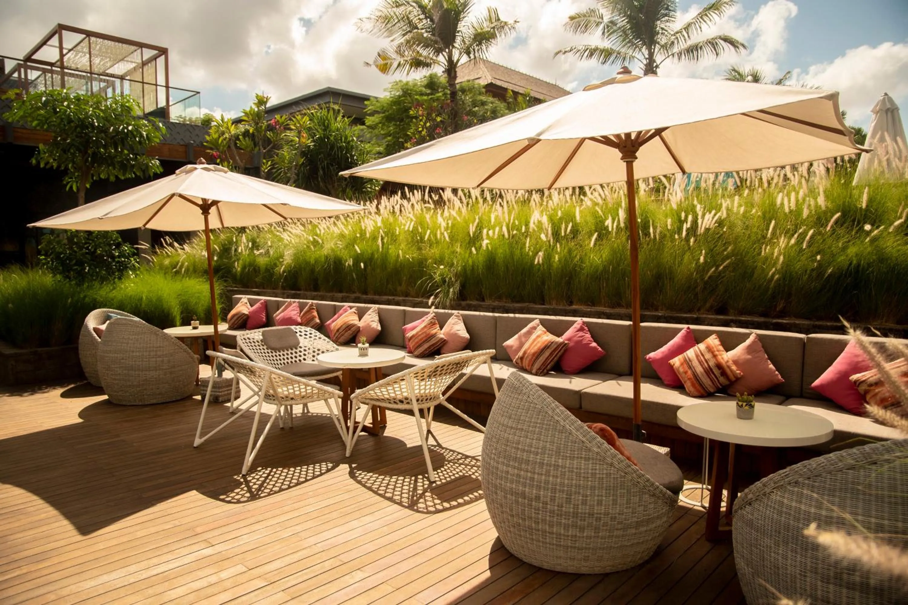 Lounge or bar in Hotel Indigo Bali Seminyak Beach by IHG