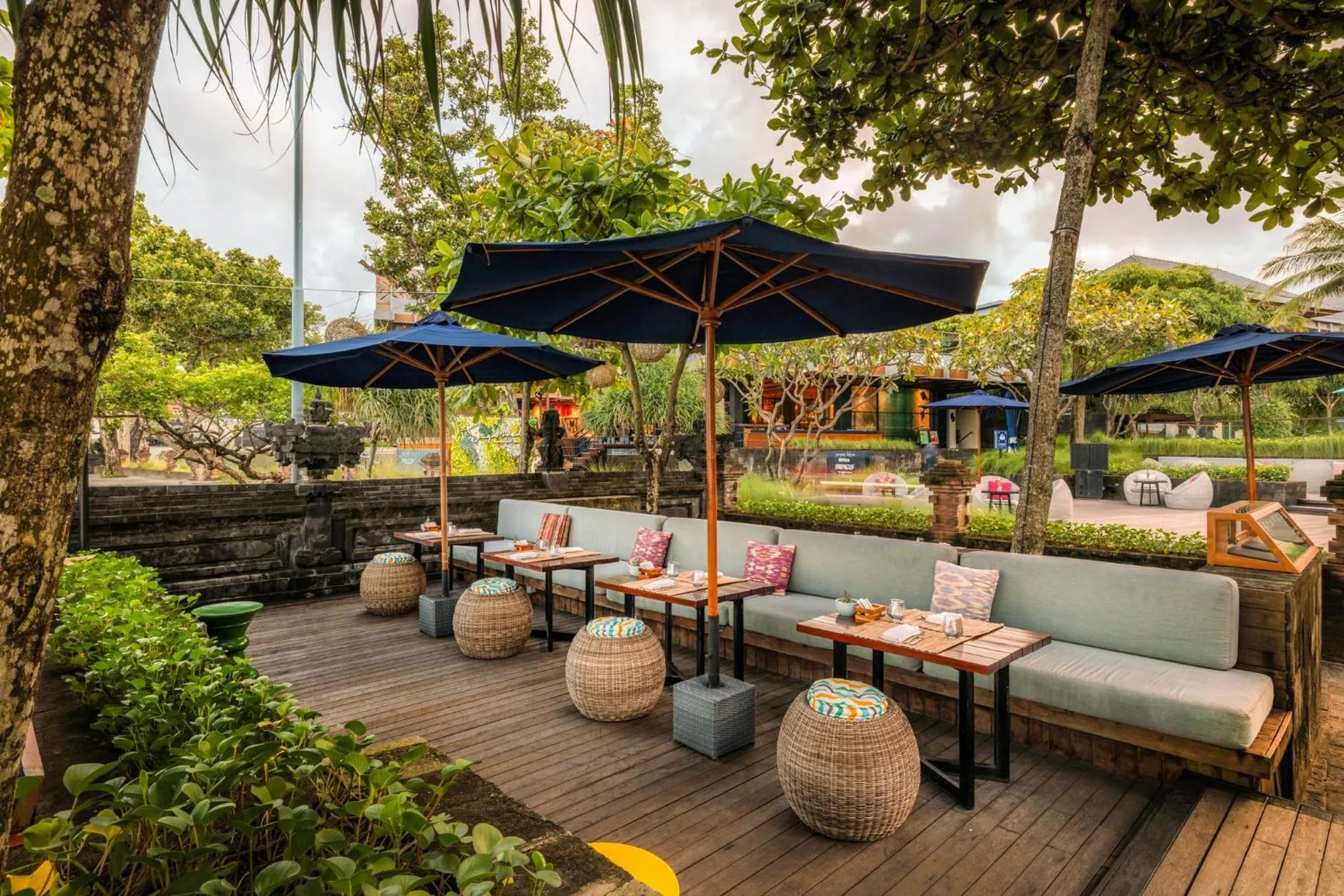 Restaurant/places to eat in Hotel Indigo Bali Seminyak Beach by IHG