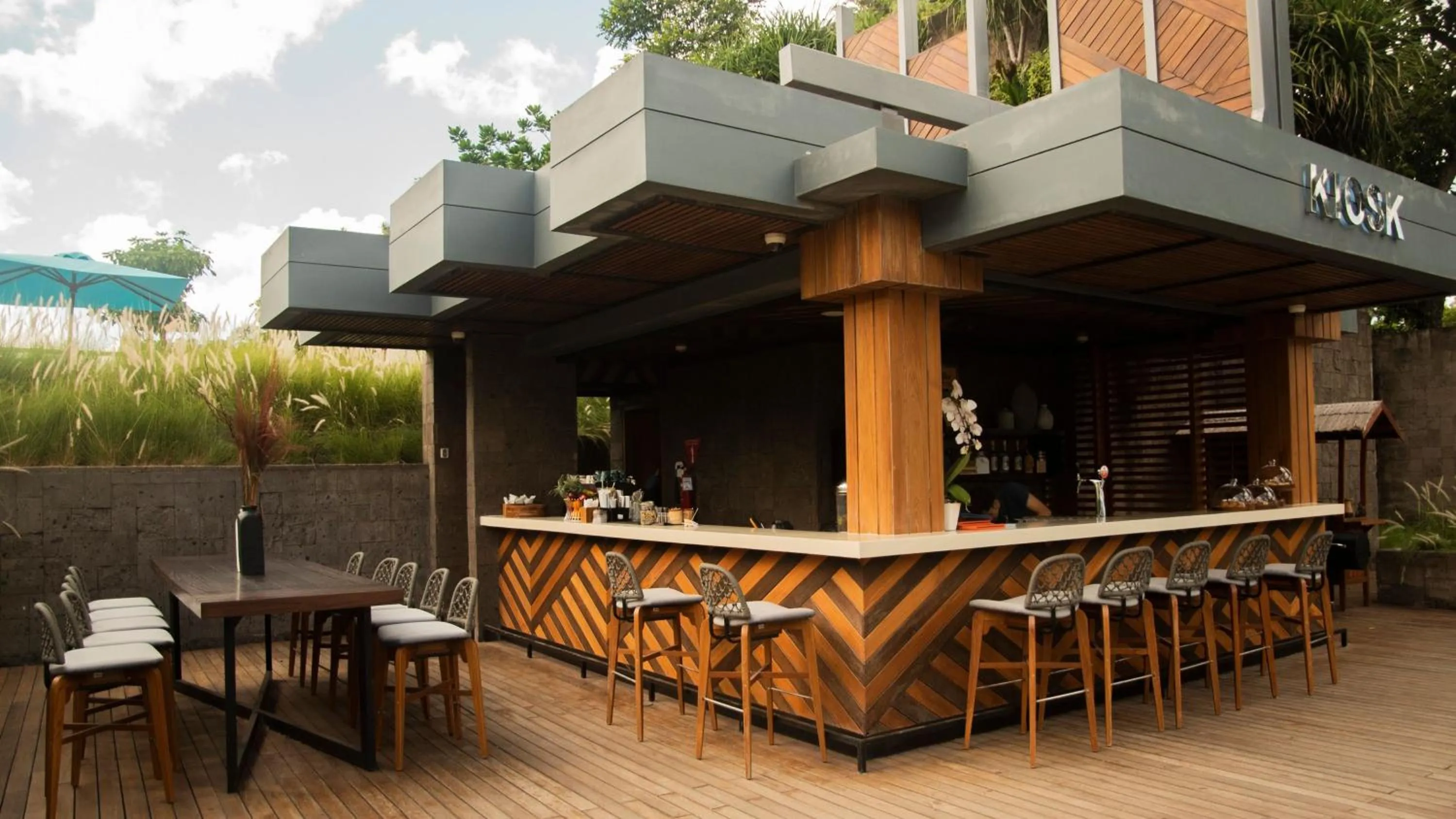 Restaurant/places to eat in Hotel Indigo Bali Seminyak Beach by IHG