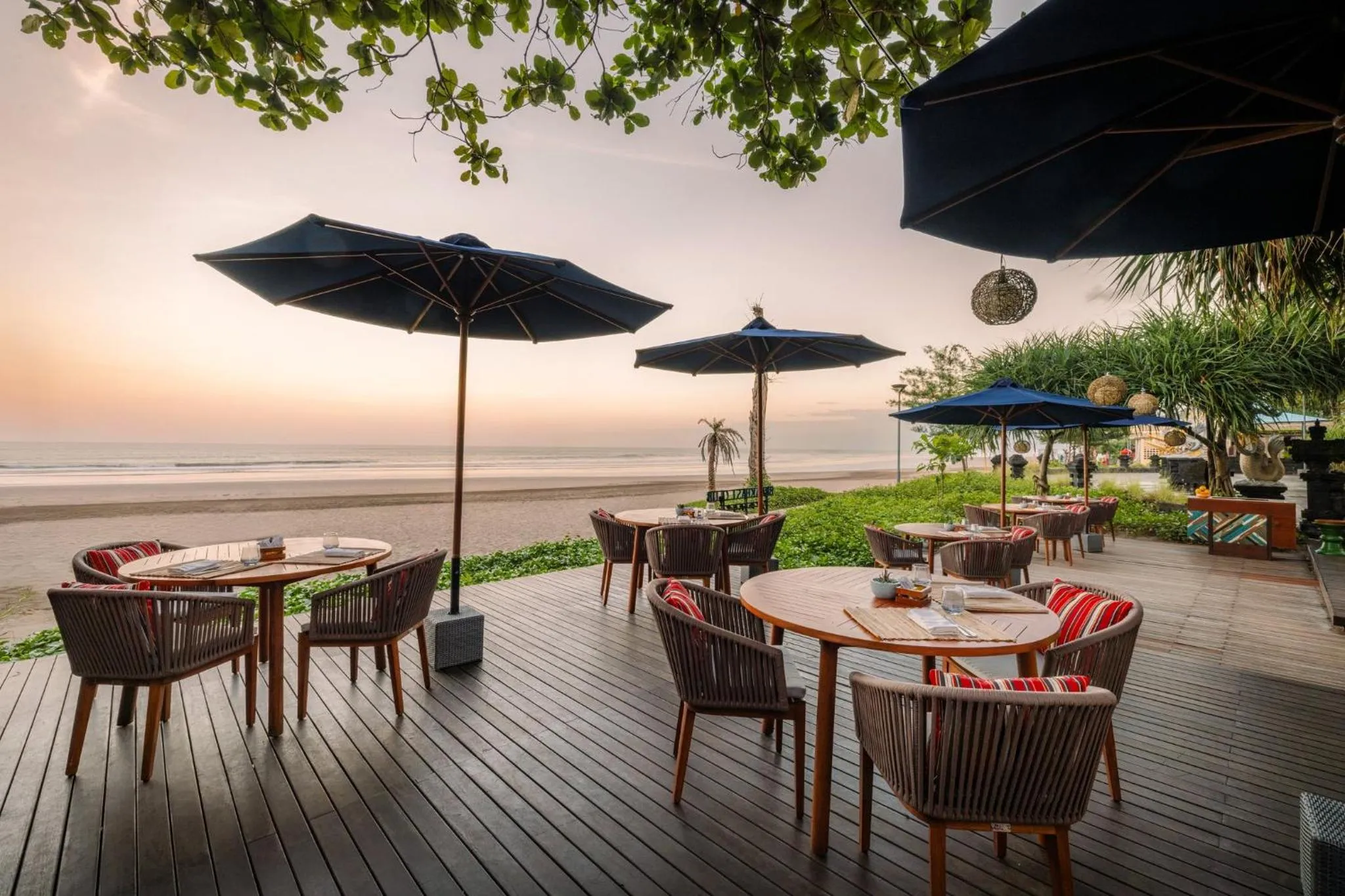 Restaurant/places to eat in Hotel Indigo Bali Seminyak Beach by IHG