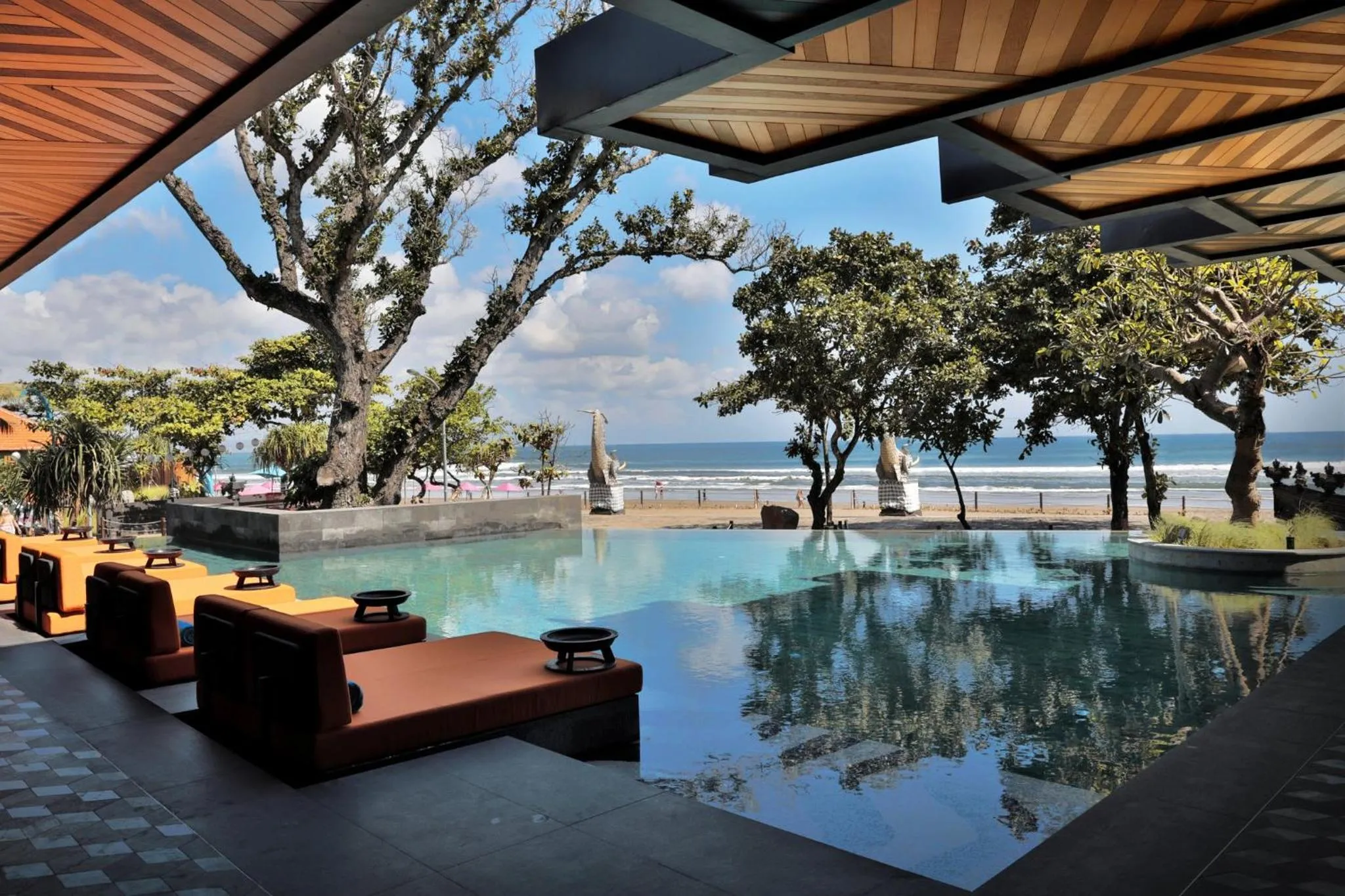 Lounge or bar in Hotel Indigo Bali Seminyak Beach by IHG