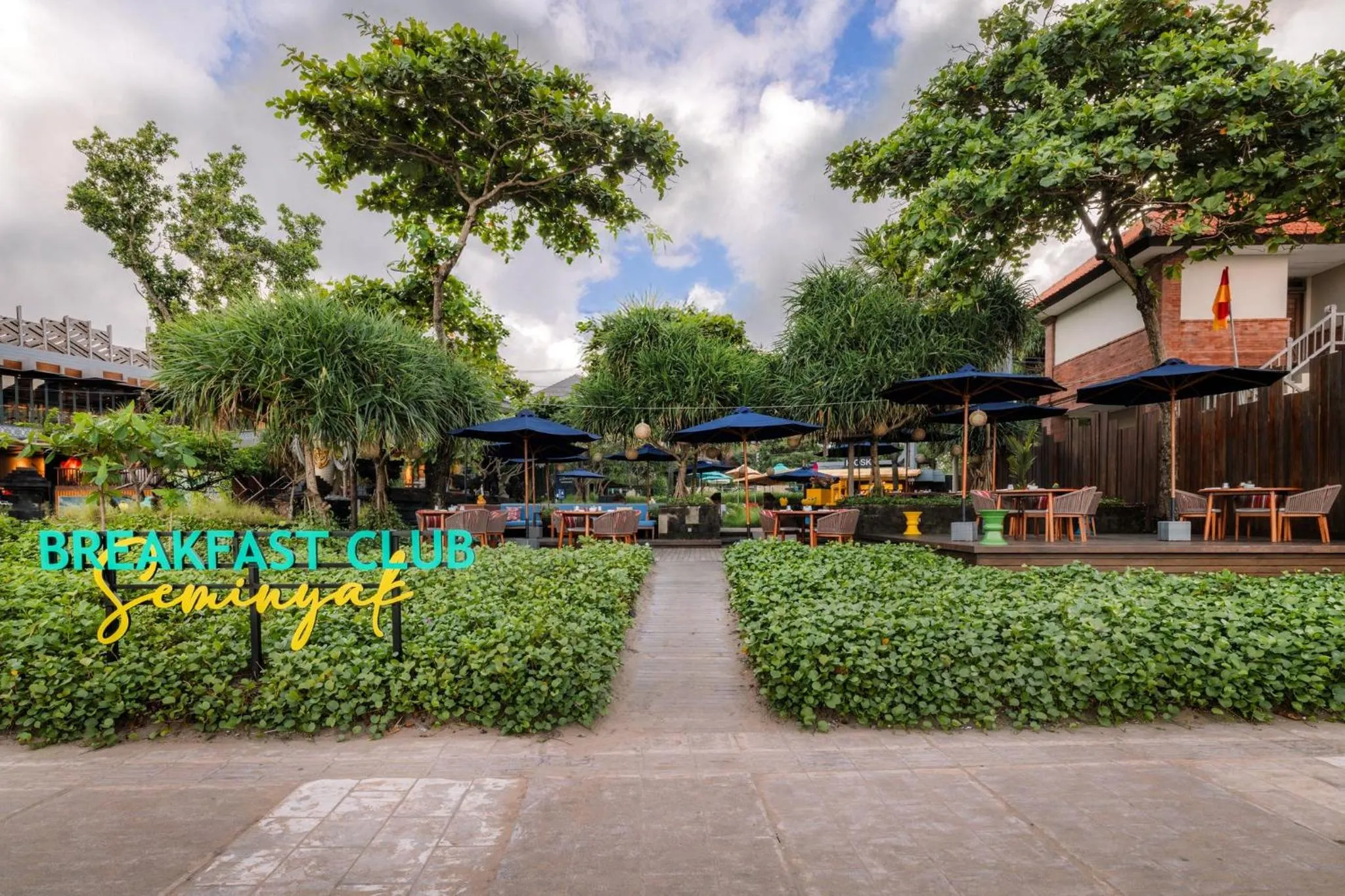 Restaurant/places to eat in Hotel Indigo Bali Seminyak Beach by IHG