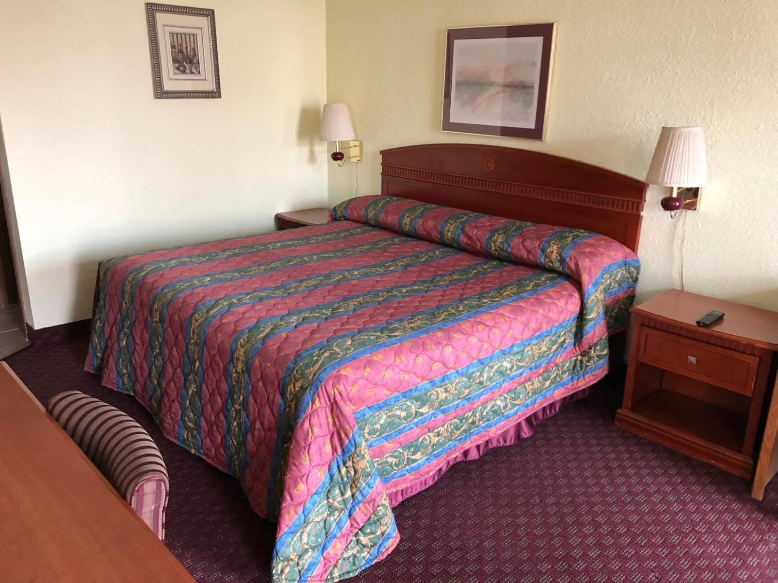 Bed in Budget Inn Express