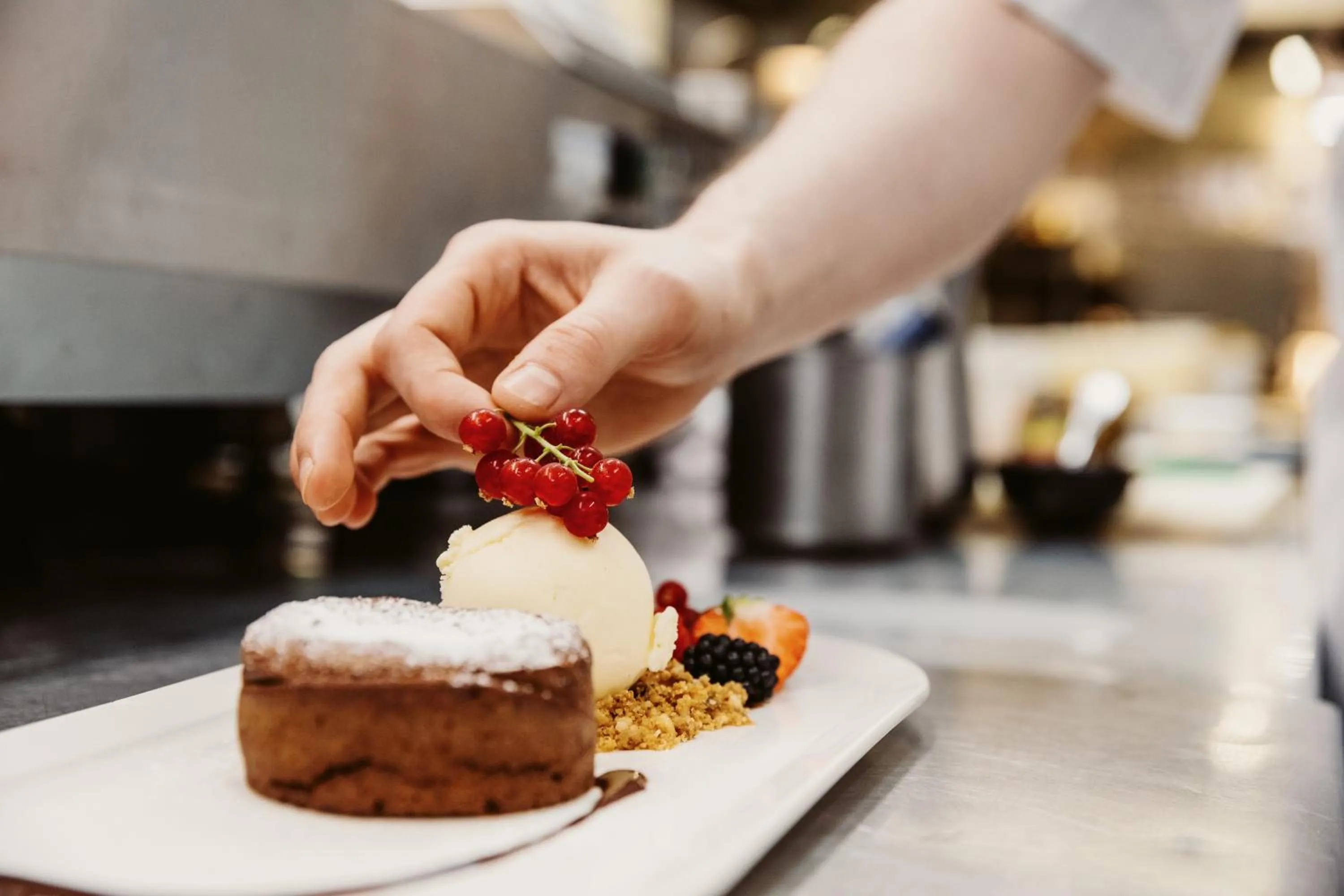 Restaurant/places to eat in Serwir Hotel