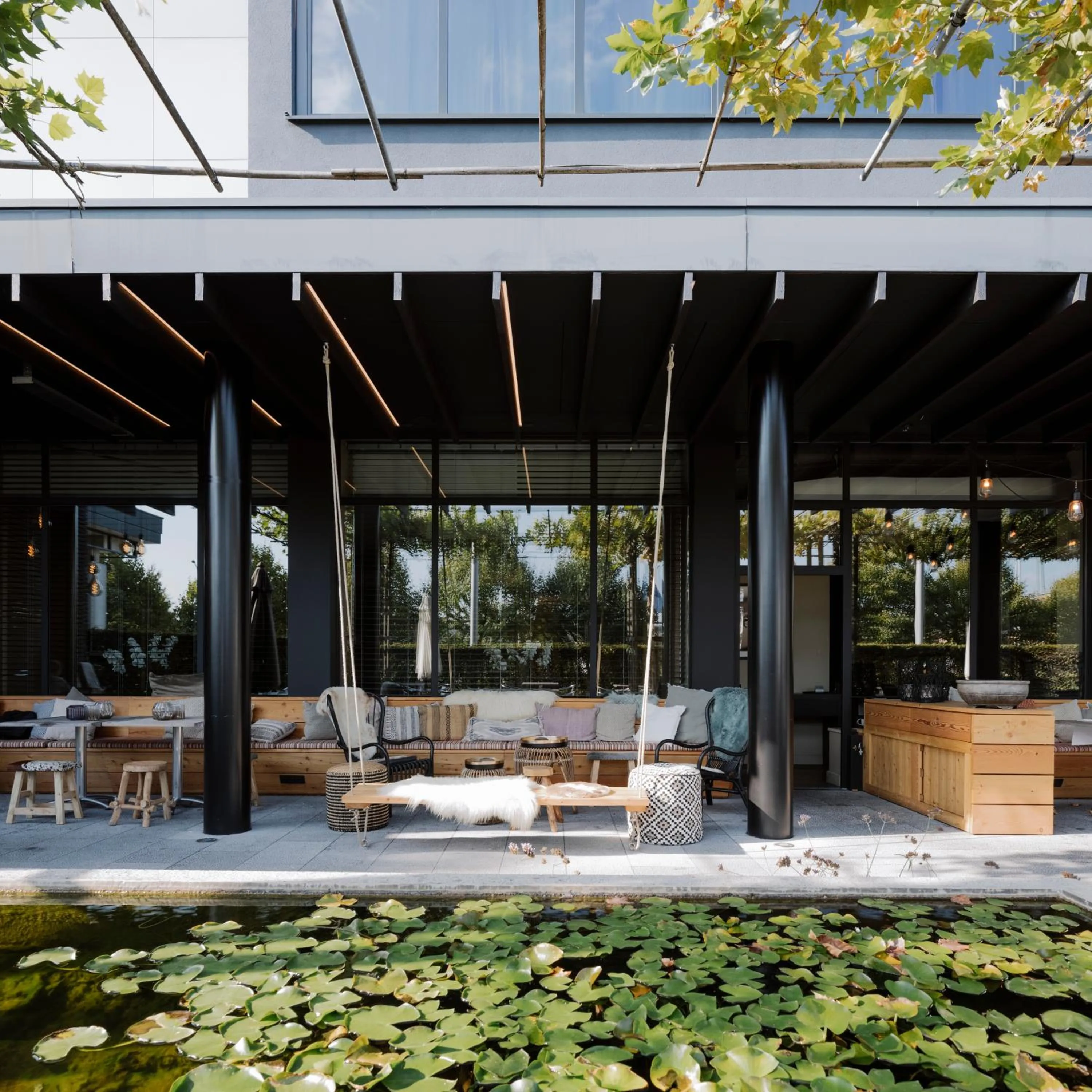 Restaurant/places to eat in Serwir Hotel