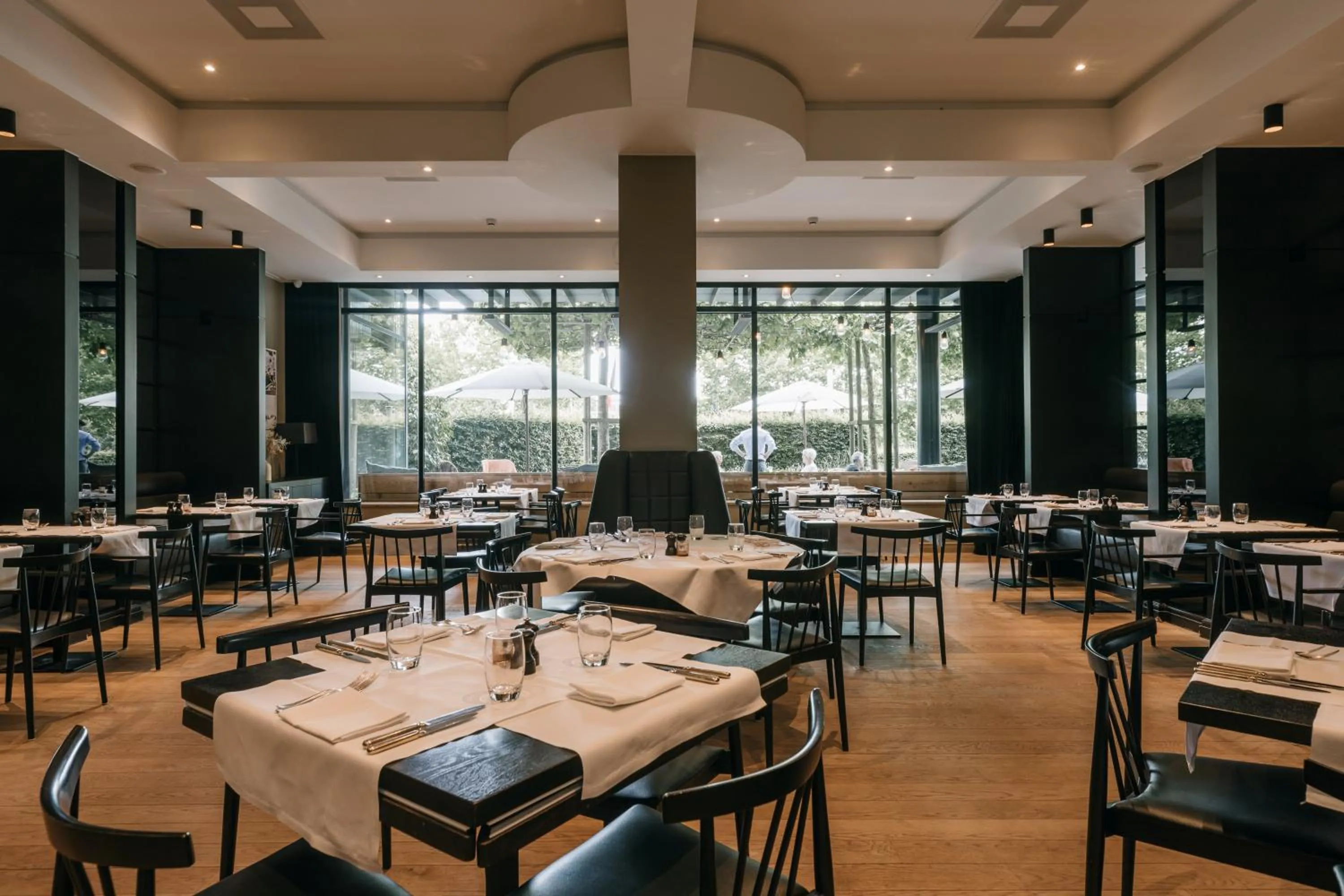 Restaurant/places to eat in Serwir Hotel