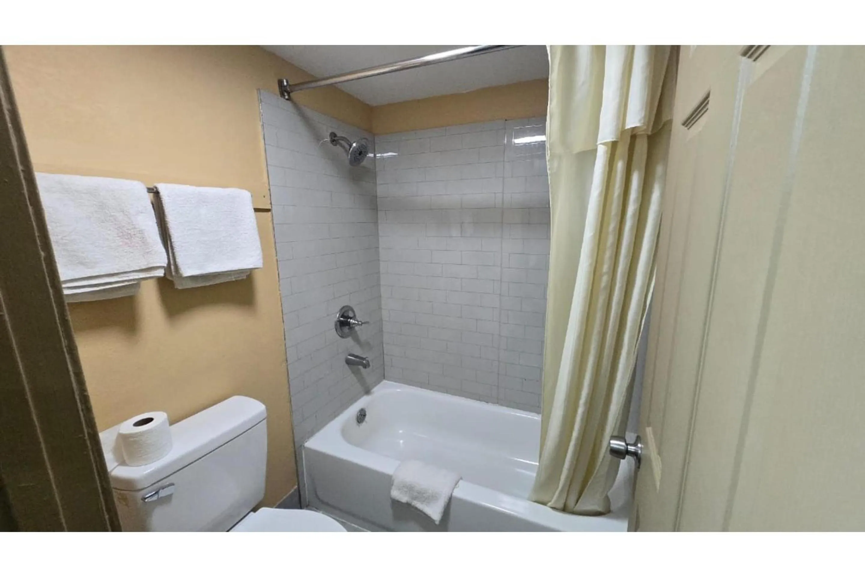 Bathroom in Diamond Inn Motel By OYO Jackson Hwy 80- I-20