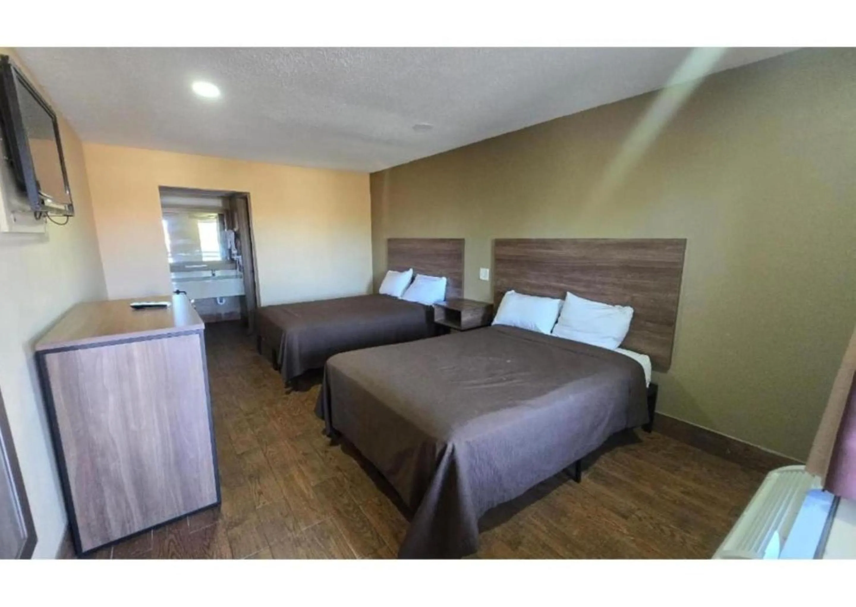 Bedroom in Diamond Inn Motel By OYO Jackson Hwy 80- I-20