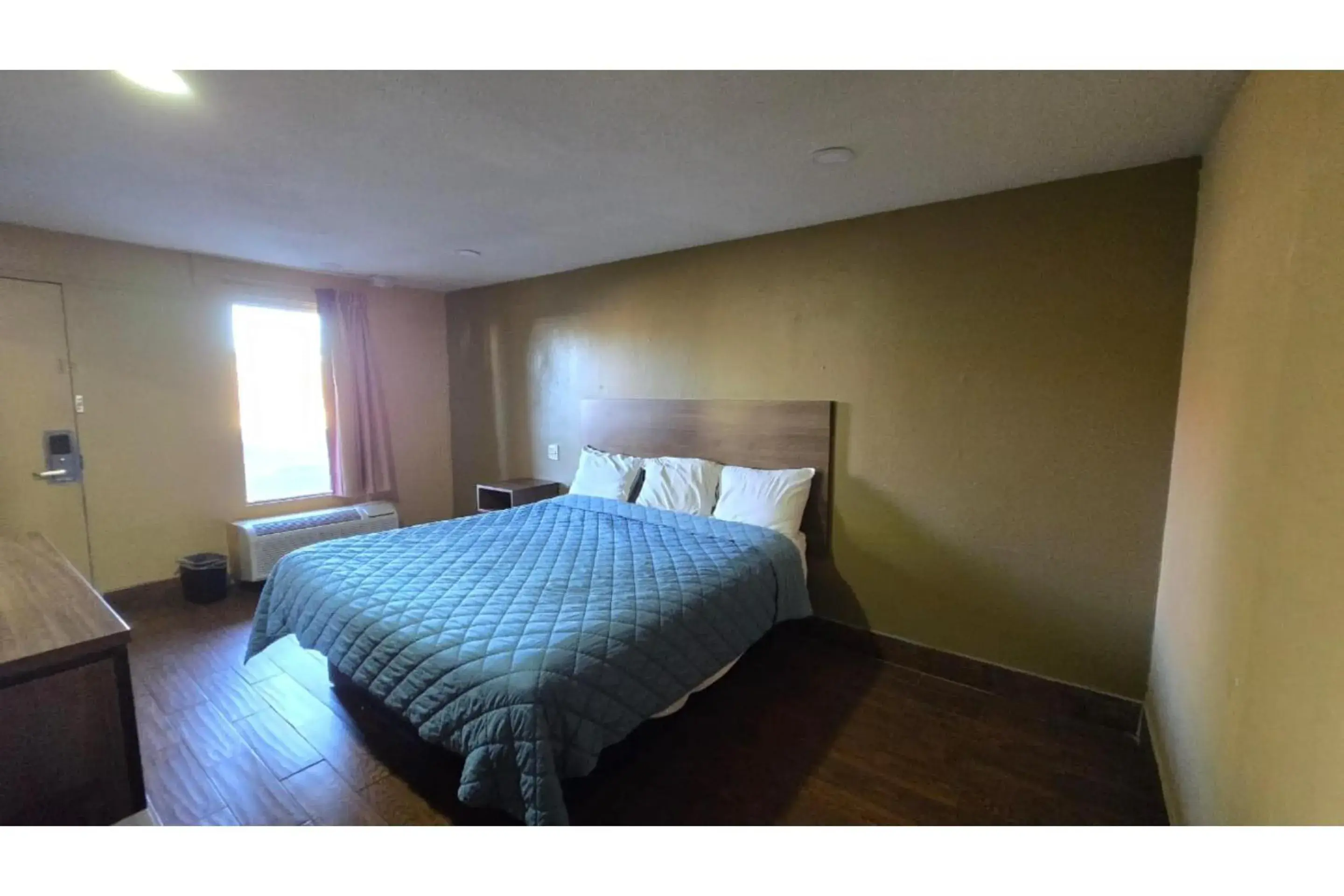 King Bed Non-Smoking in Diamond Inn Motel By OYO Jackson Hwy 80- I-20 King Bed Non-Smoking in Diamond Inn Motel By OYO Jackson Hwy 80- I-20