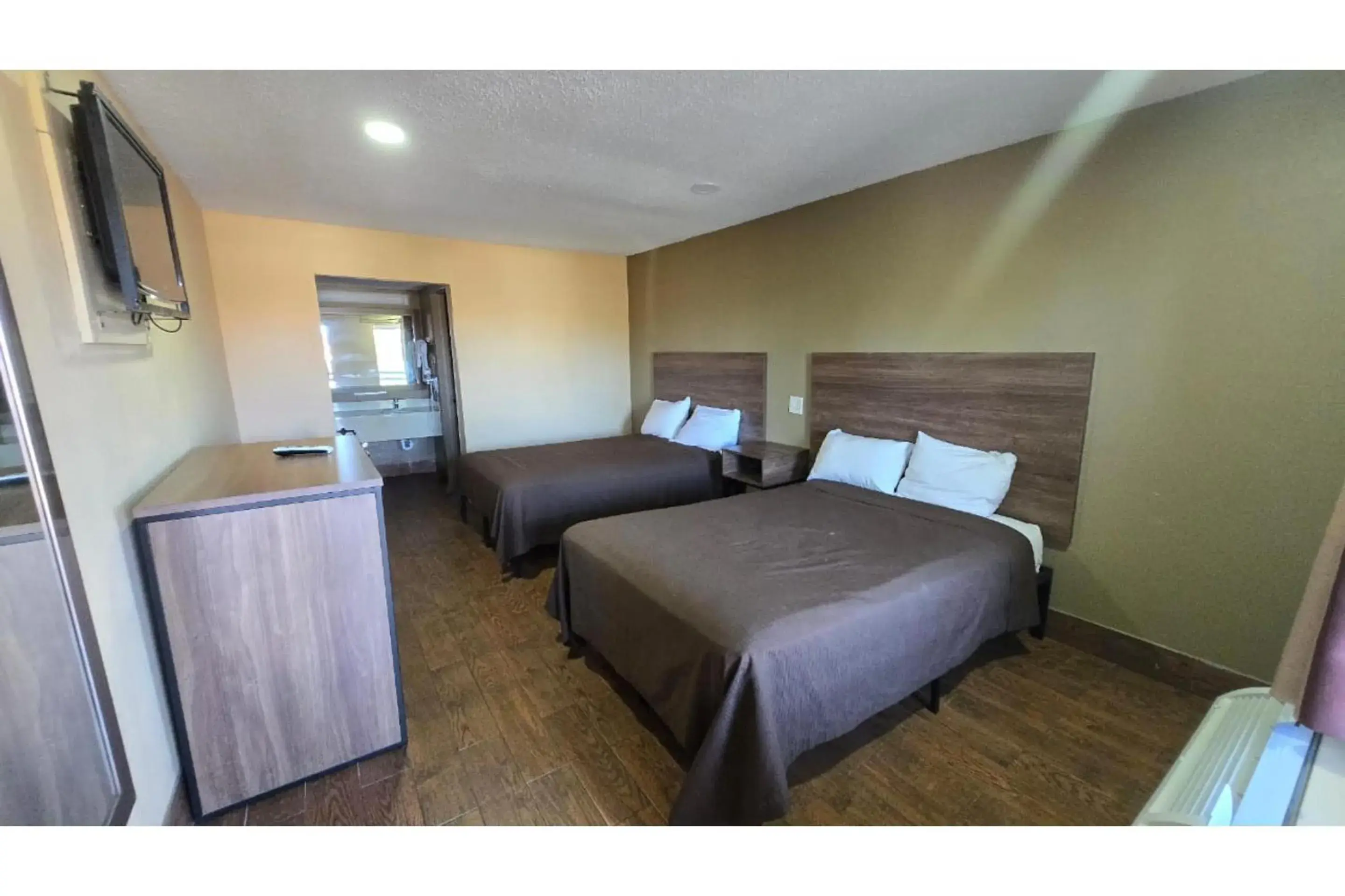 2 Queen Beds Non-Smoking in Diamond Inn Motel By OYO Jackson Hwy 80- I-20 2 Queen Beds Non-Smoking in Diamond Inn Motel By OYO Jackson Hwy 80- I-20