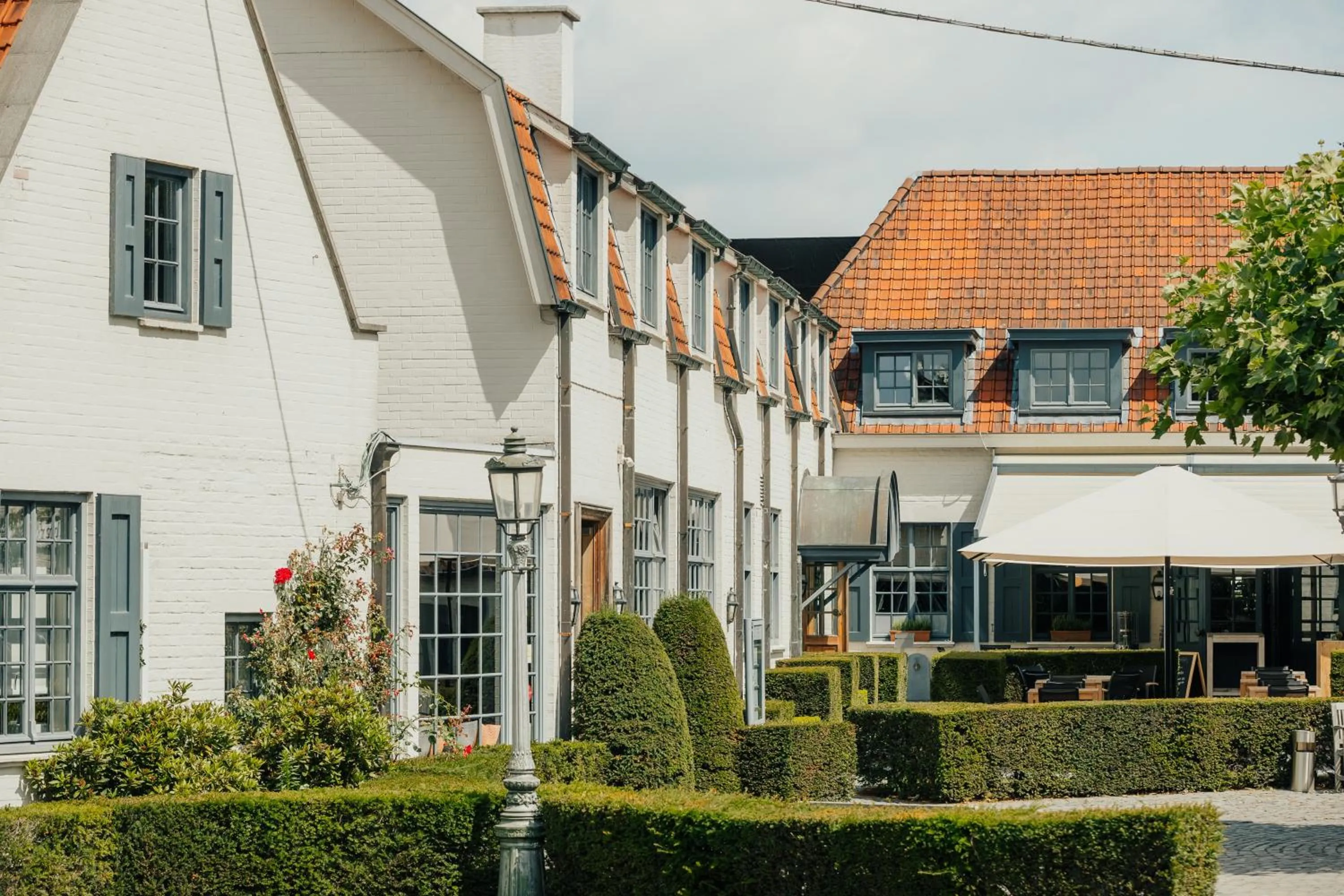Inner courtyard view in Auberge du Pêcheur