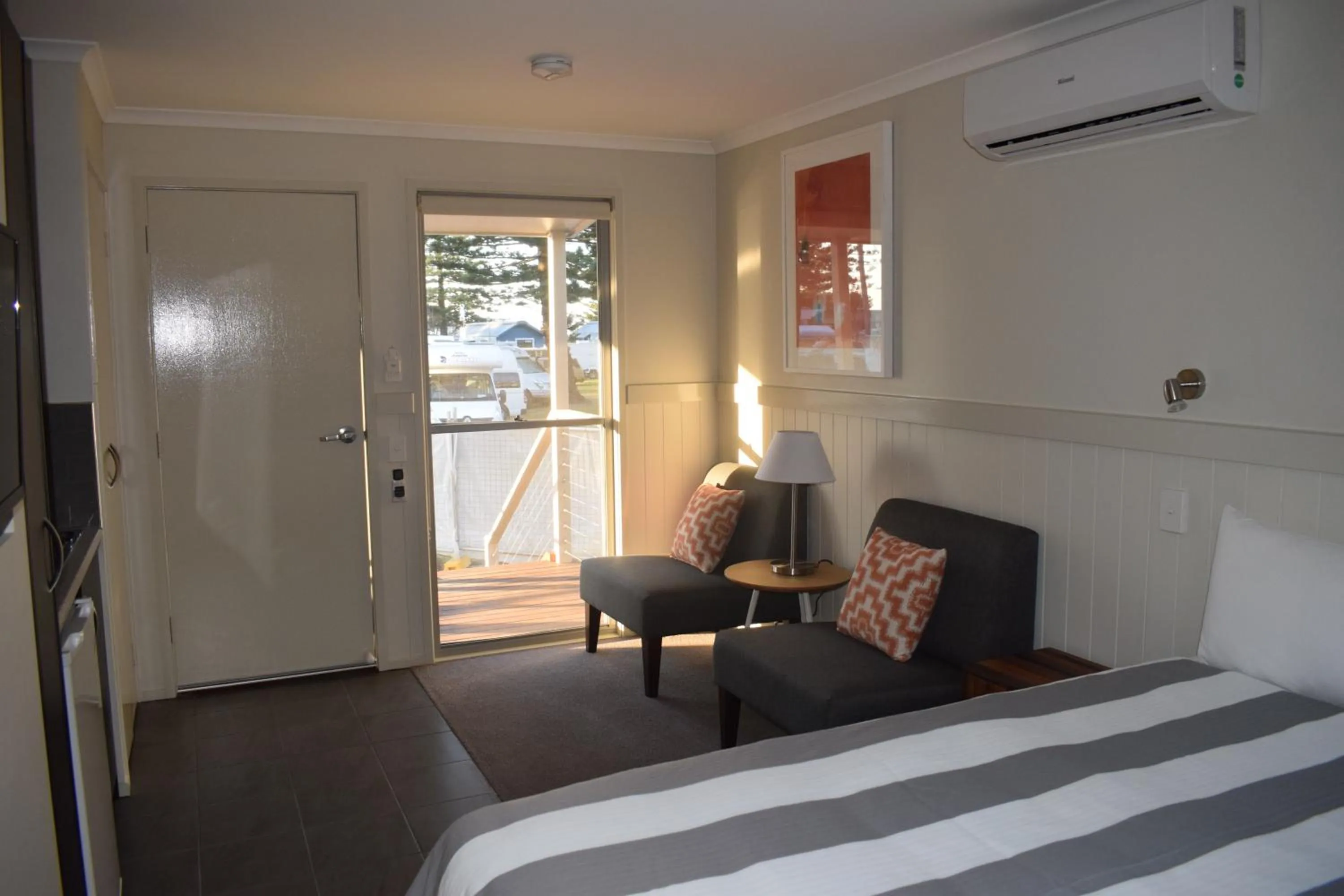 Seating area, Bed in NRMA Port Macquarie Breakwall Holiday Park