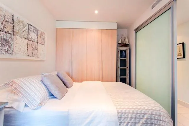 Glenelg Holiday Apartments-Pier Direct Beach Front Free Parking