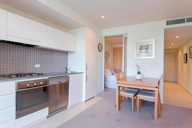 Glenelg Holiday Apartments-Pier Direct Beach Front Free Parking