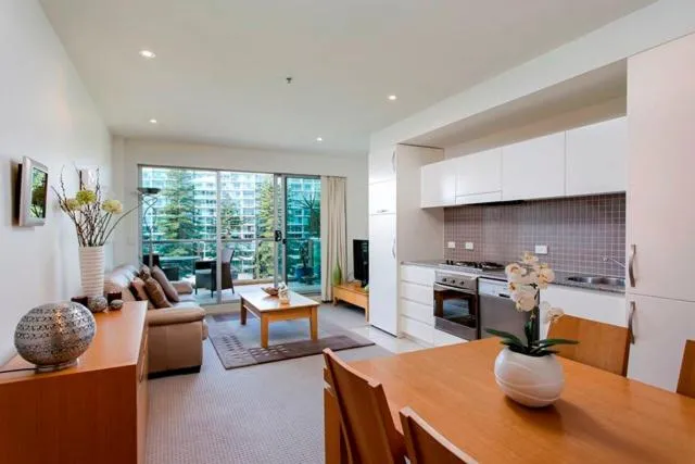 Glenelg Holiday Apartments-Pier Direct Beach Front Free Parking