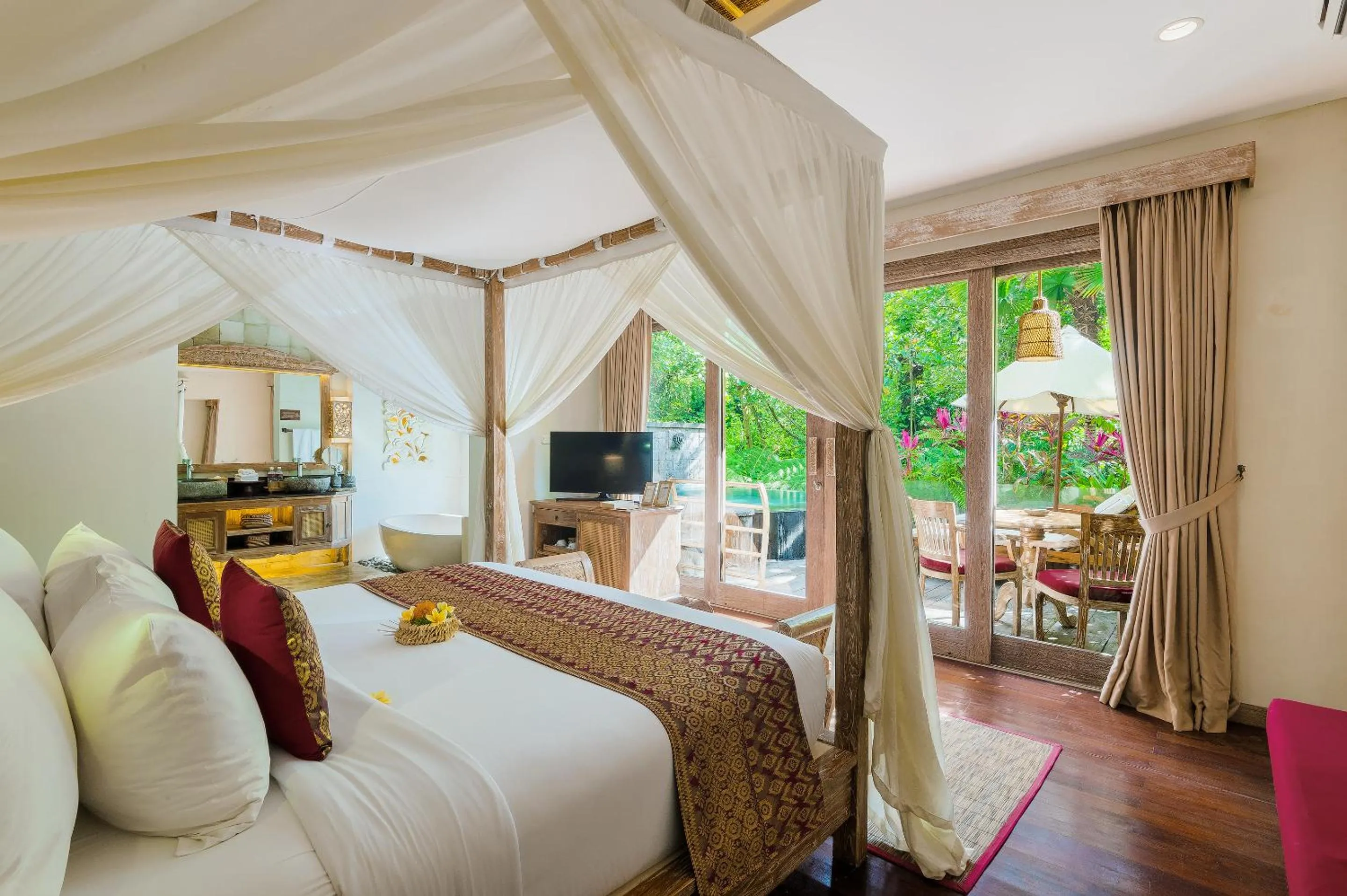 Living room, Bed in The Udaya Resorts and Spa