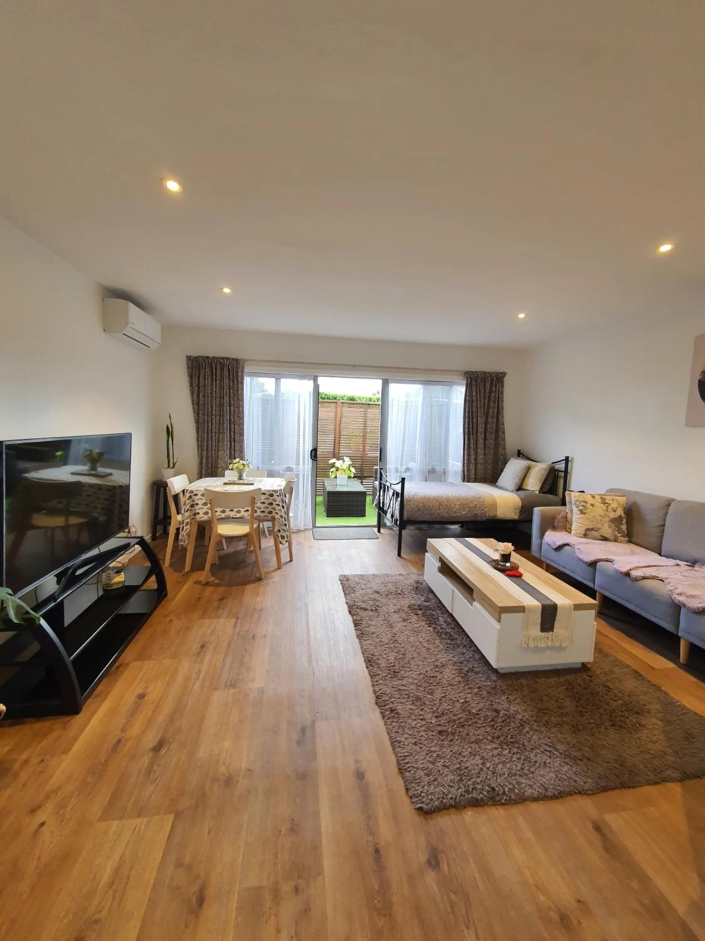 Communal lounge/ TV room in Alice House