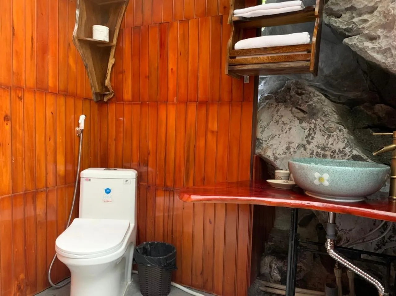 Toilet in An's Eco Garden Resort