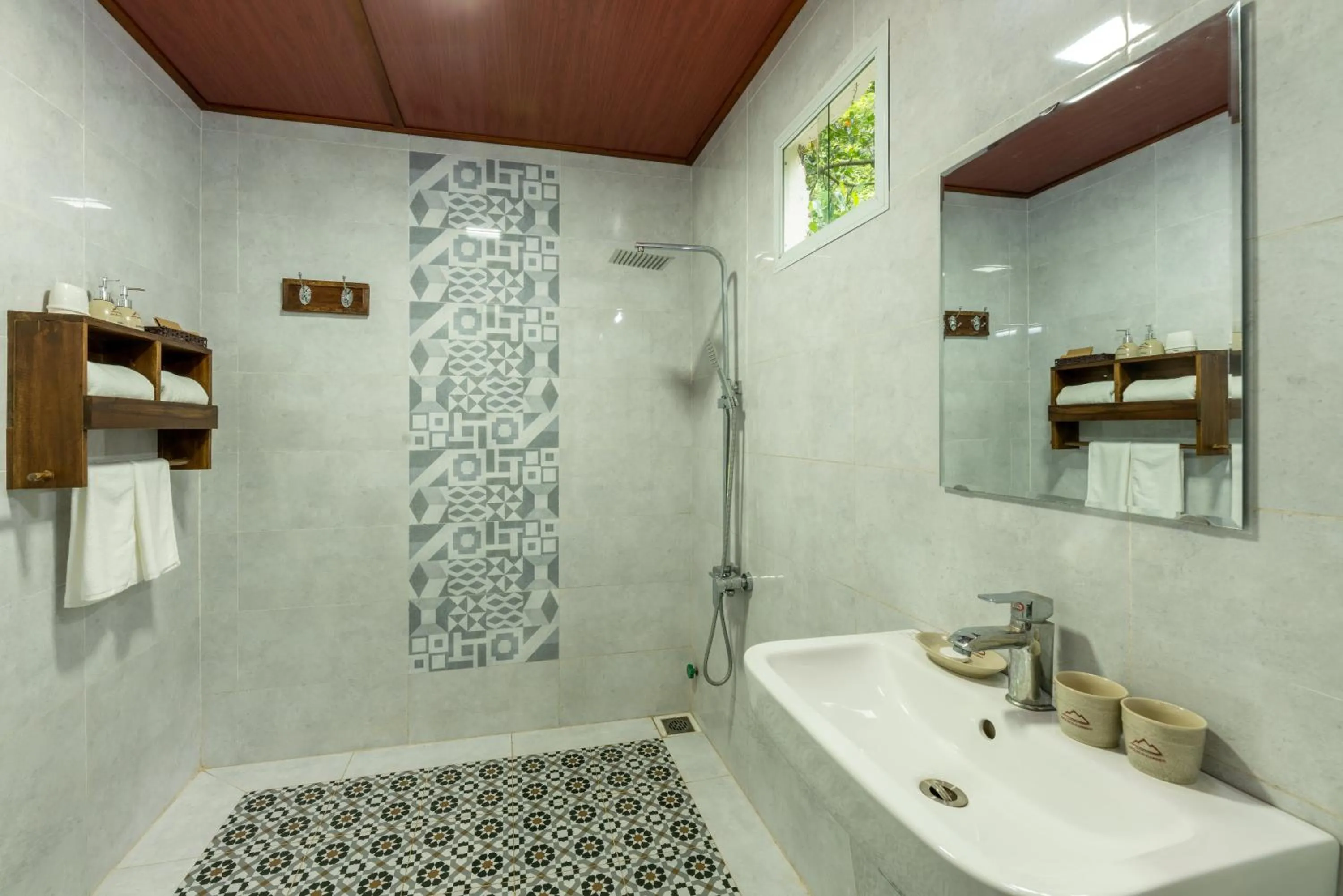 Shower in An's Eco Garden Resort