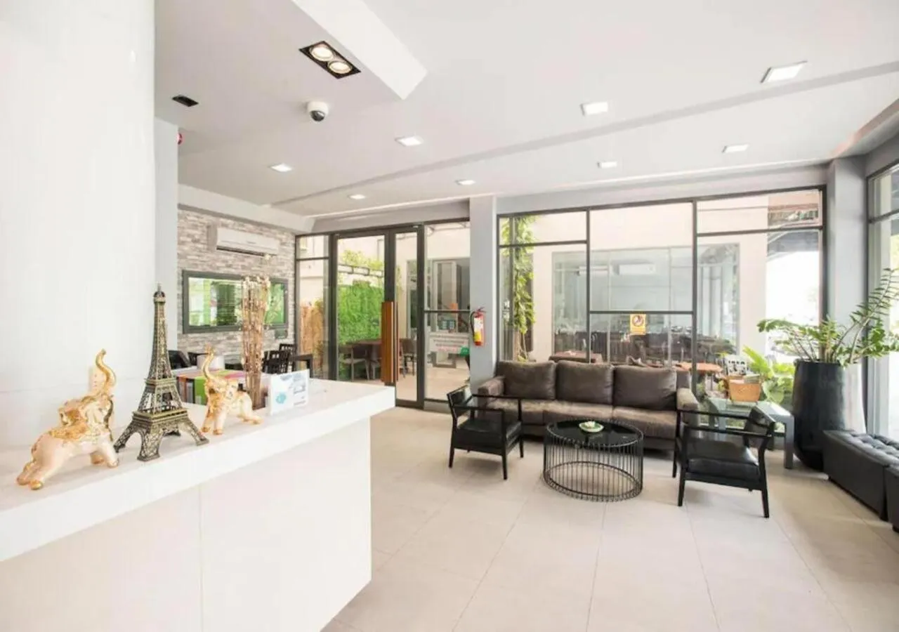 Lobby or reception in Tara Park Resotel