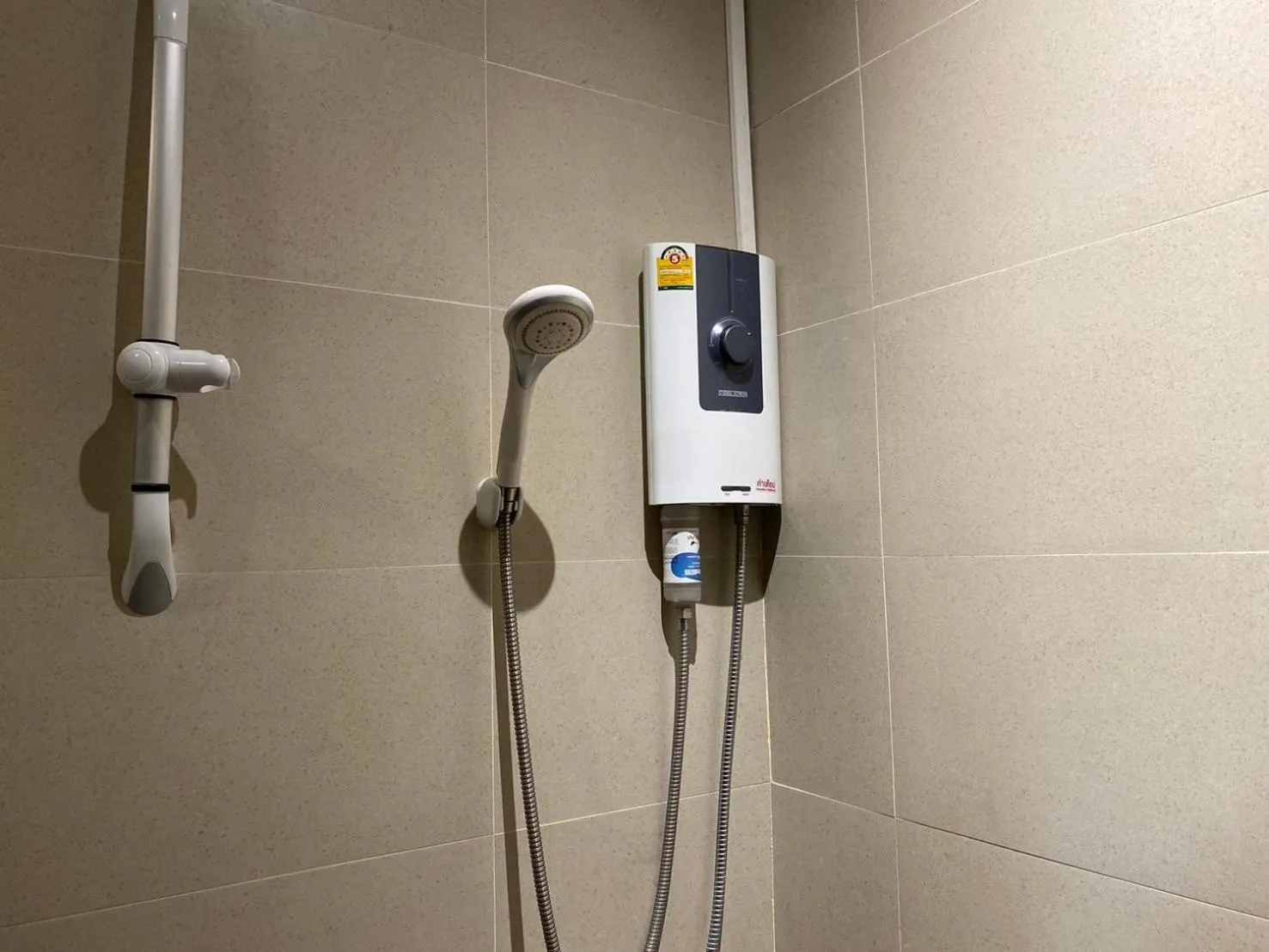 Toilet in Tara Park Resotel