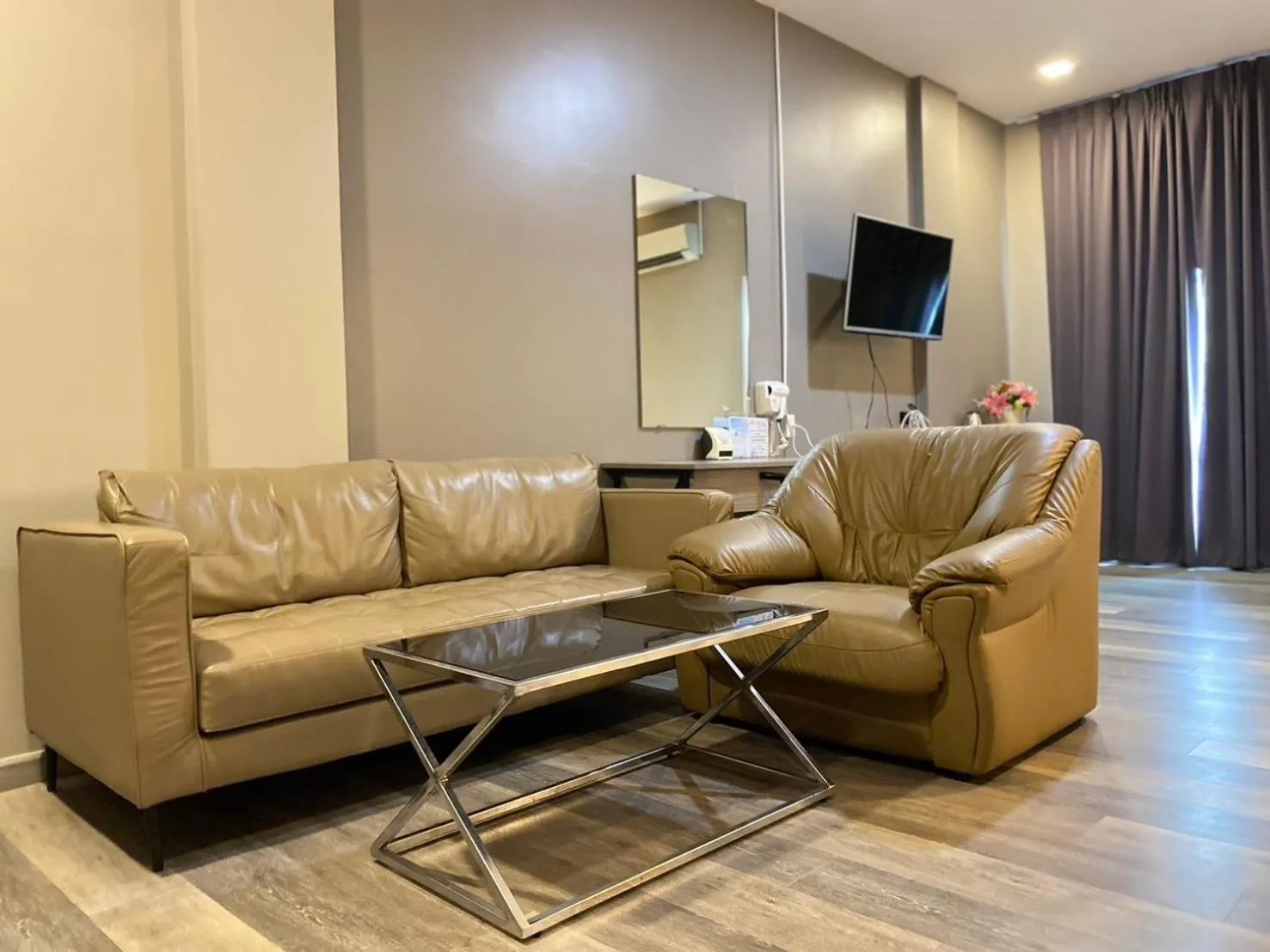 Seating area in Tara Park Resotel