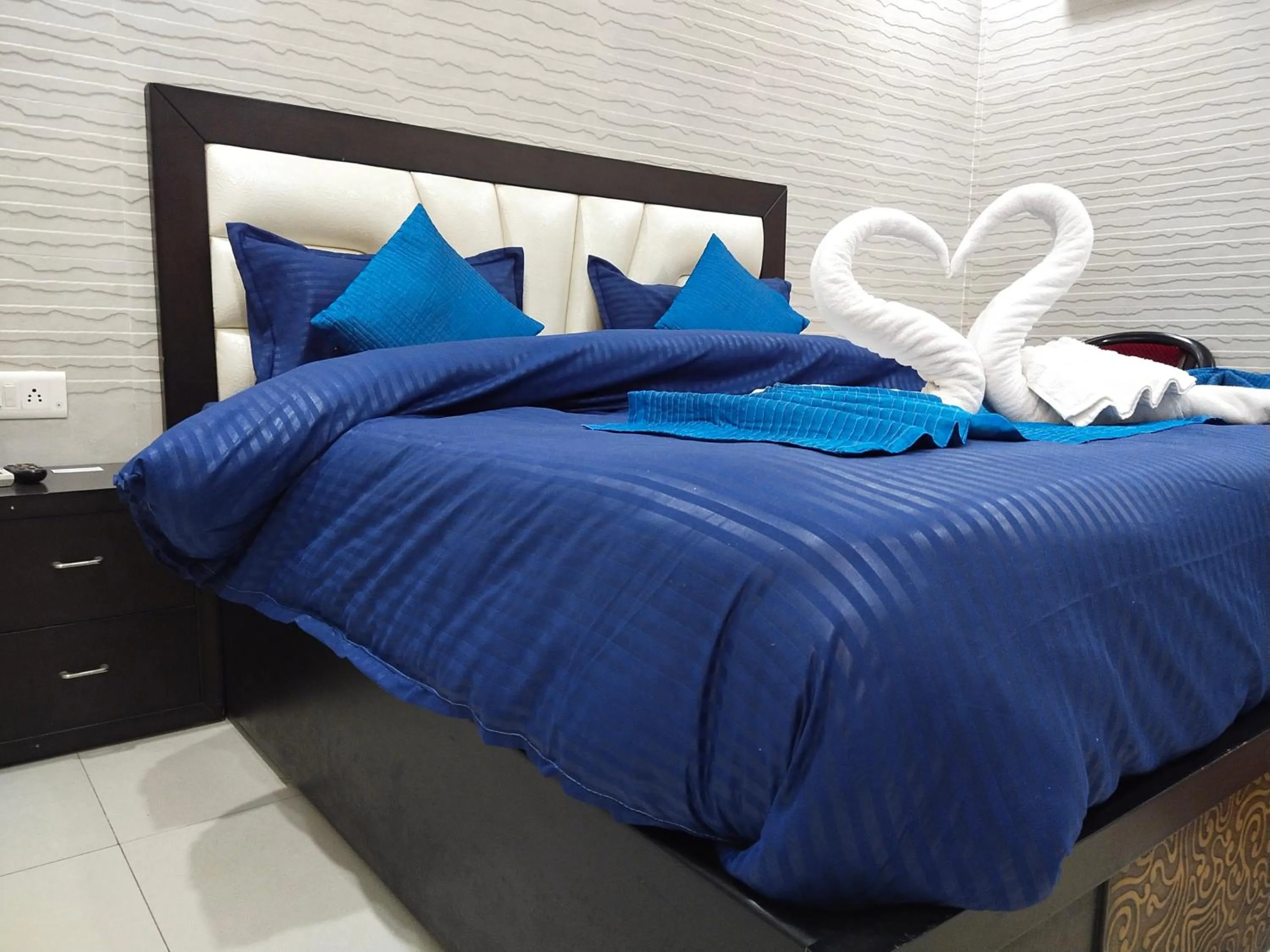 Bed in Hotel Gangotri