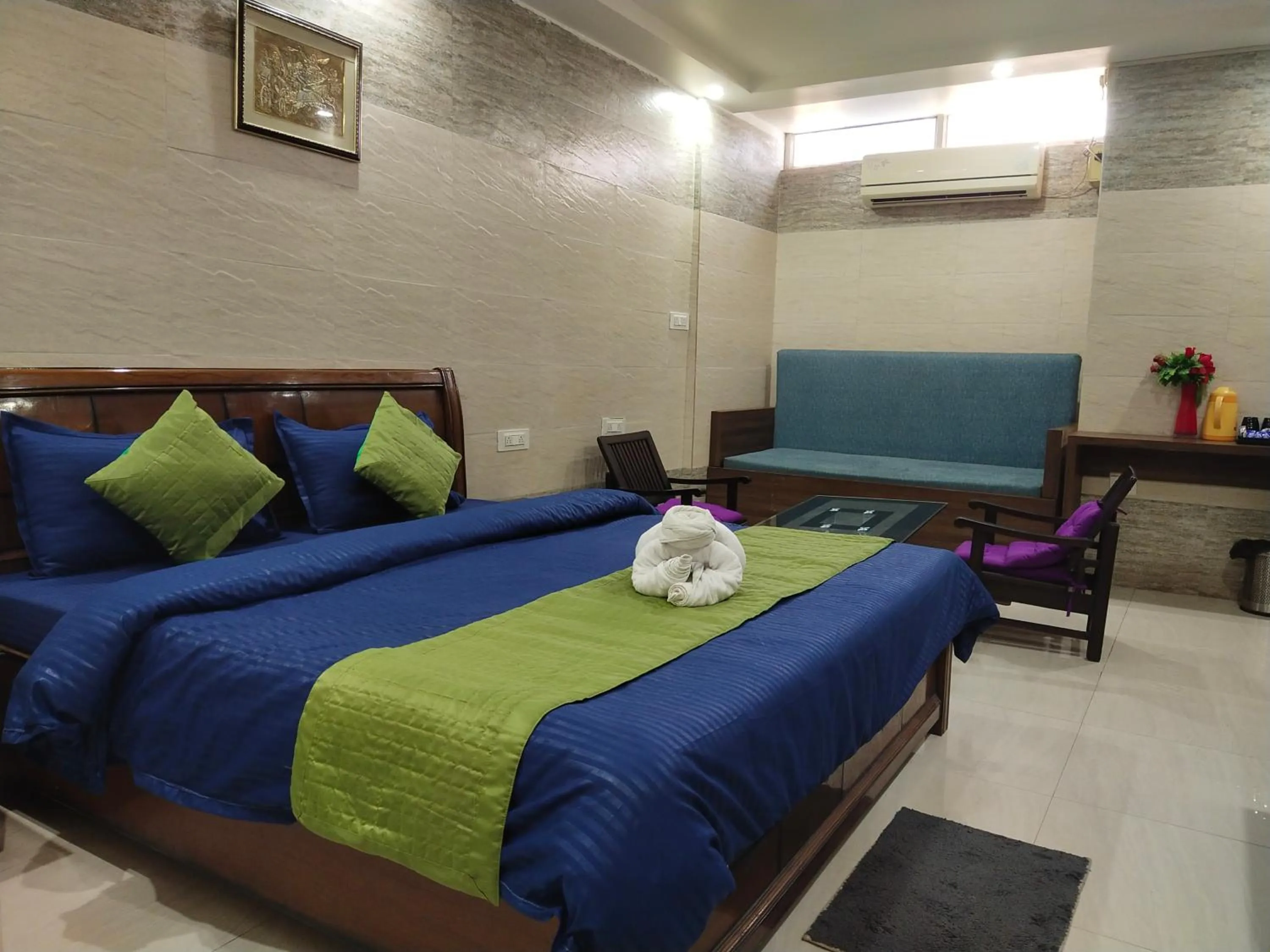 Bed in Hotel Gangotri