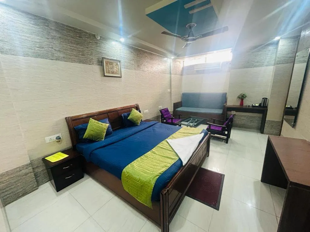 Bed in Hotel Gangotri