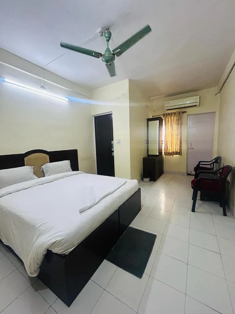 Bed in Hotel Gangotri