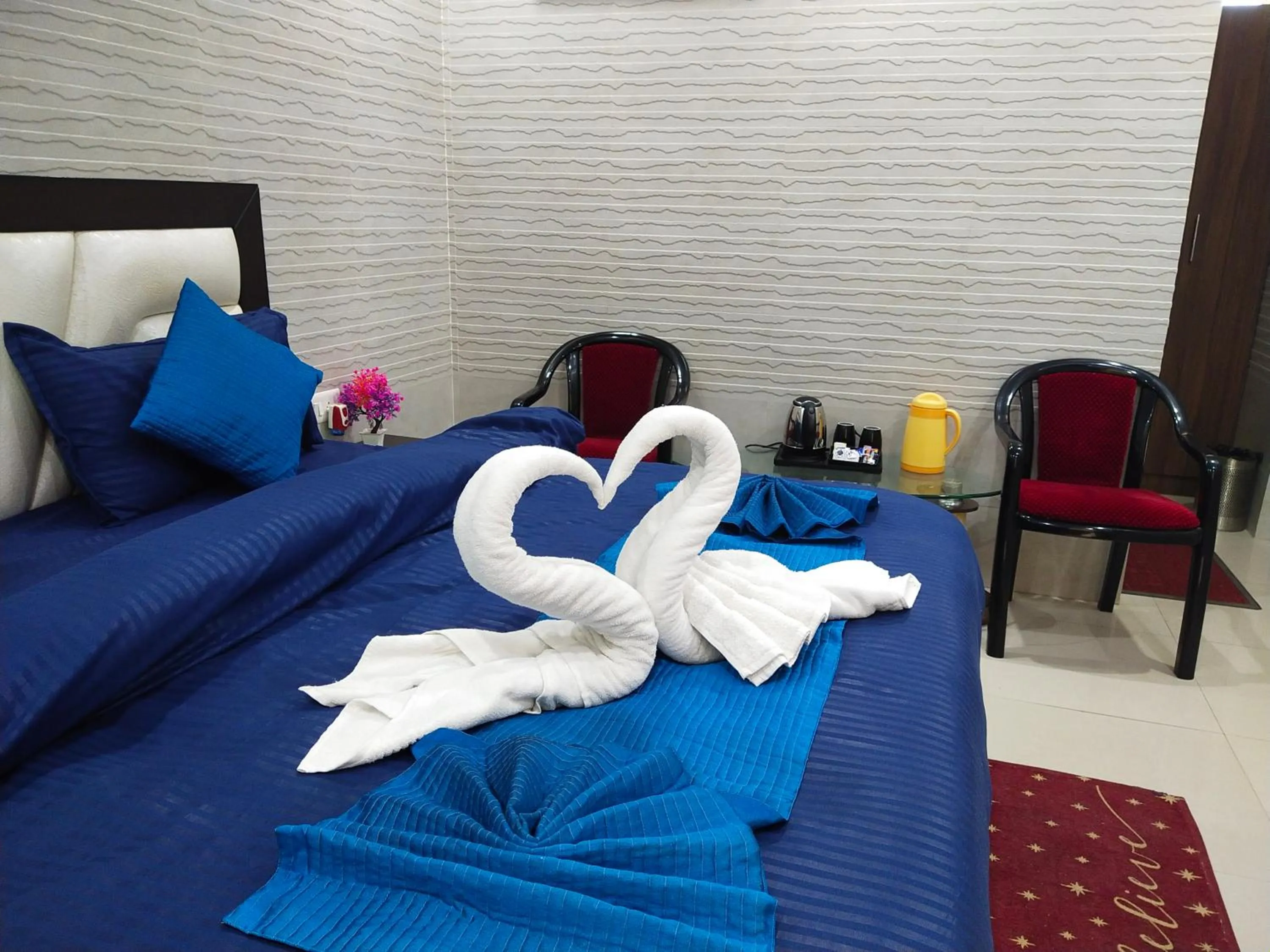 Bed in Hotel Gangotri