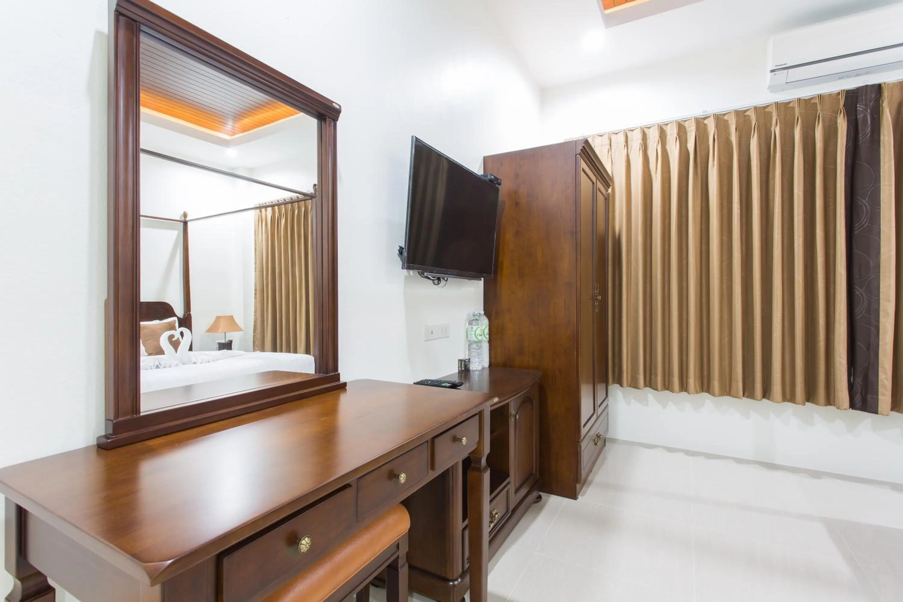 TV and multimedia, Bed in PB Pool Villa