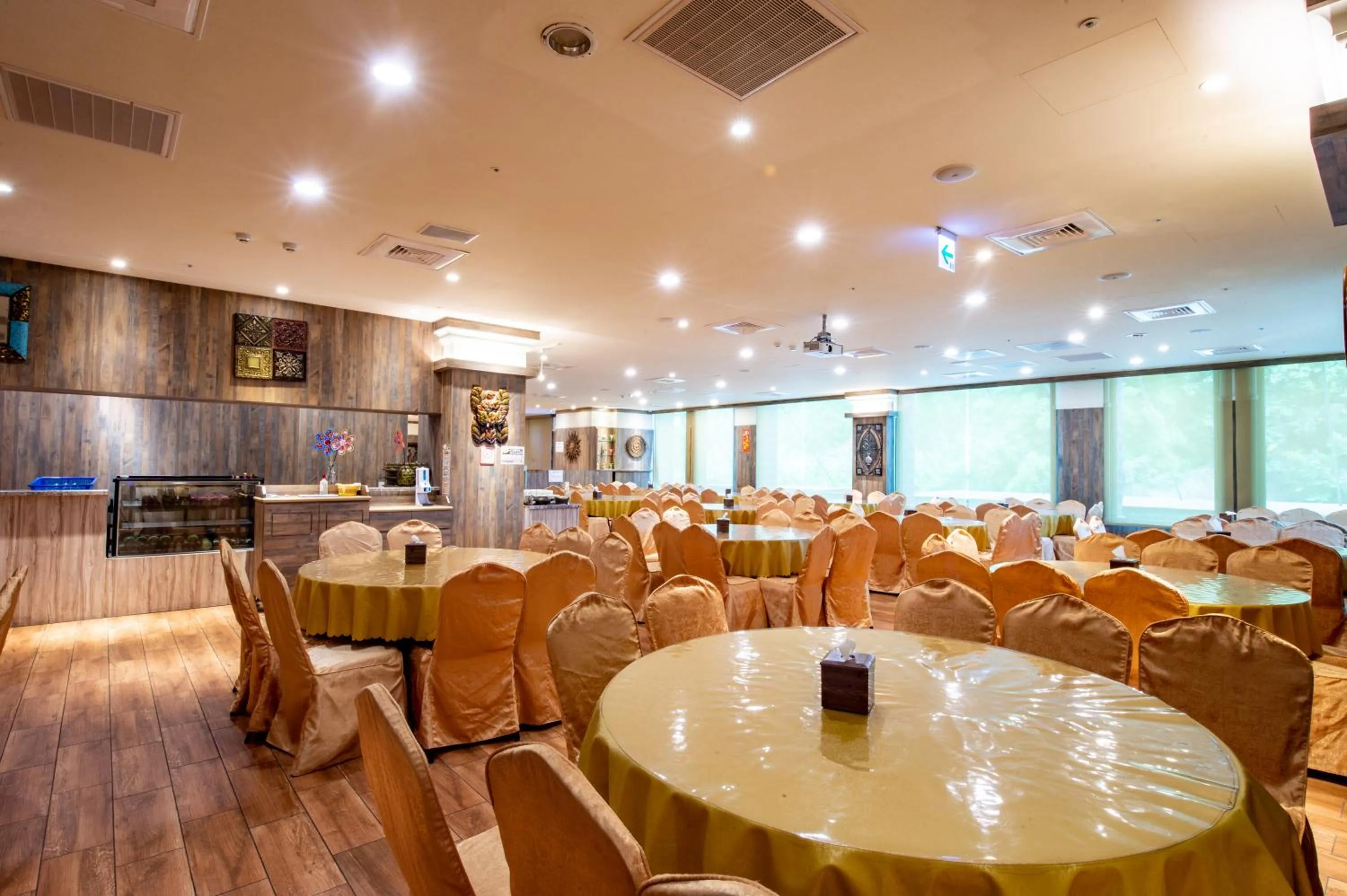 Restaurant/places to eat in Fantasy Palace