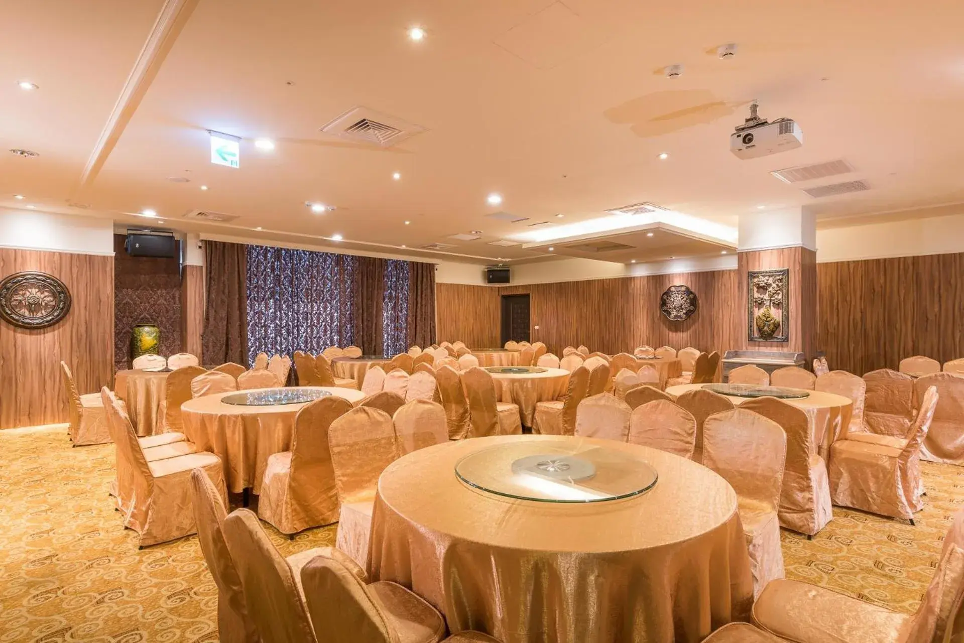 Restaurant/places to eat in Fantasy Palace Restaurant/places to eat in Fantasy Palace