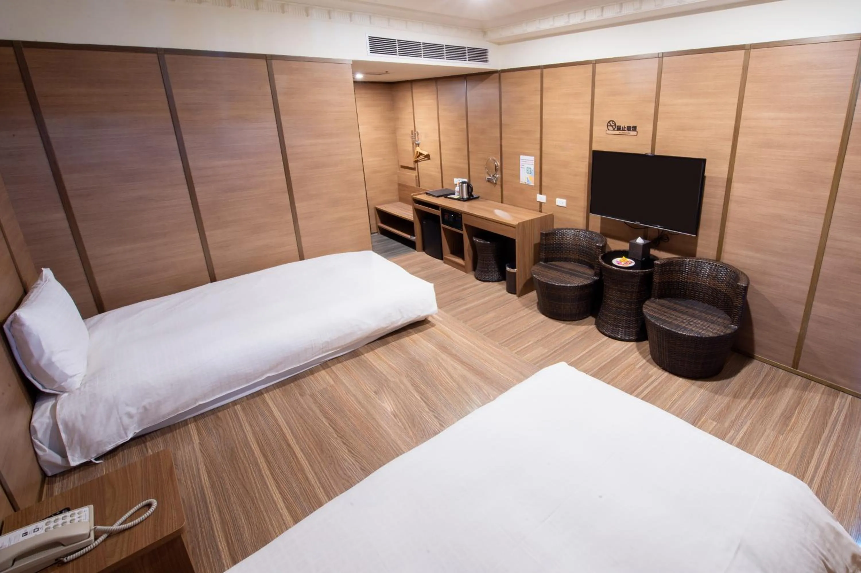 Photo of the whole room, Bed in Fantasy Palace