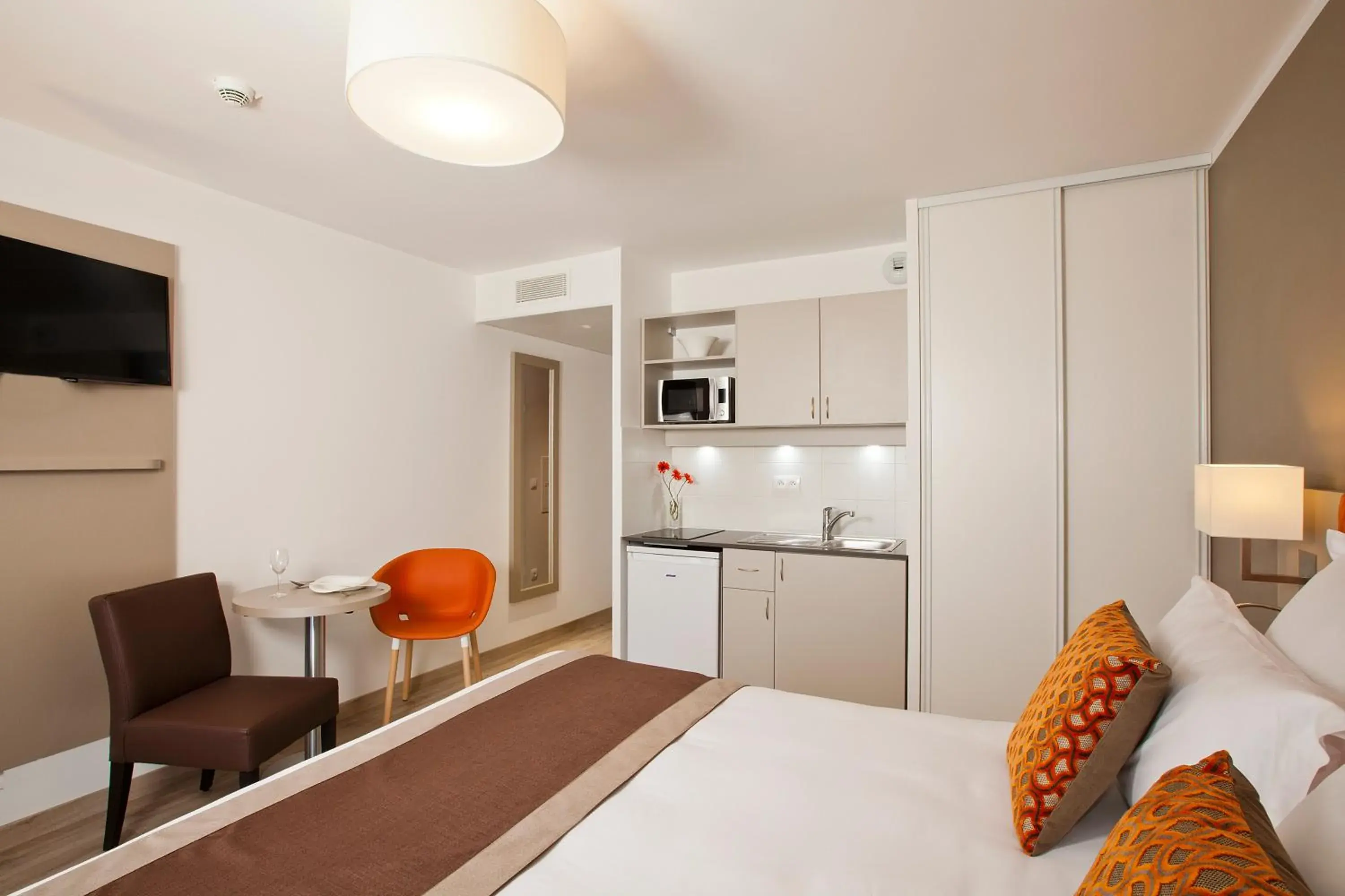 Kitchen or kitchenette, Bed in Residhome Paris Rosa Parks Kitchen or kitchenette, Bed in Residhome Paris Rosa Parks