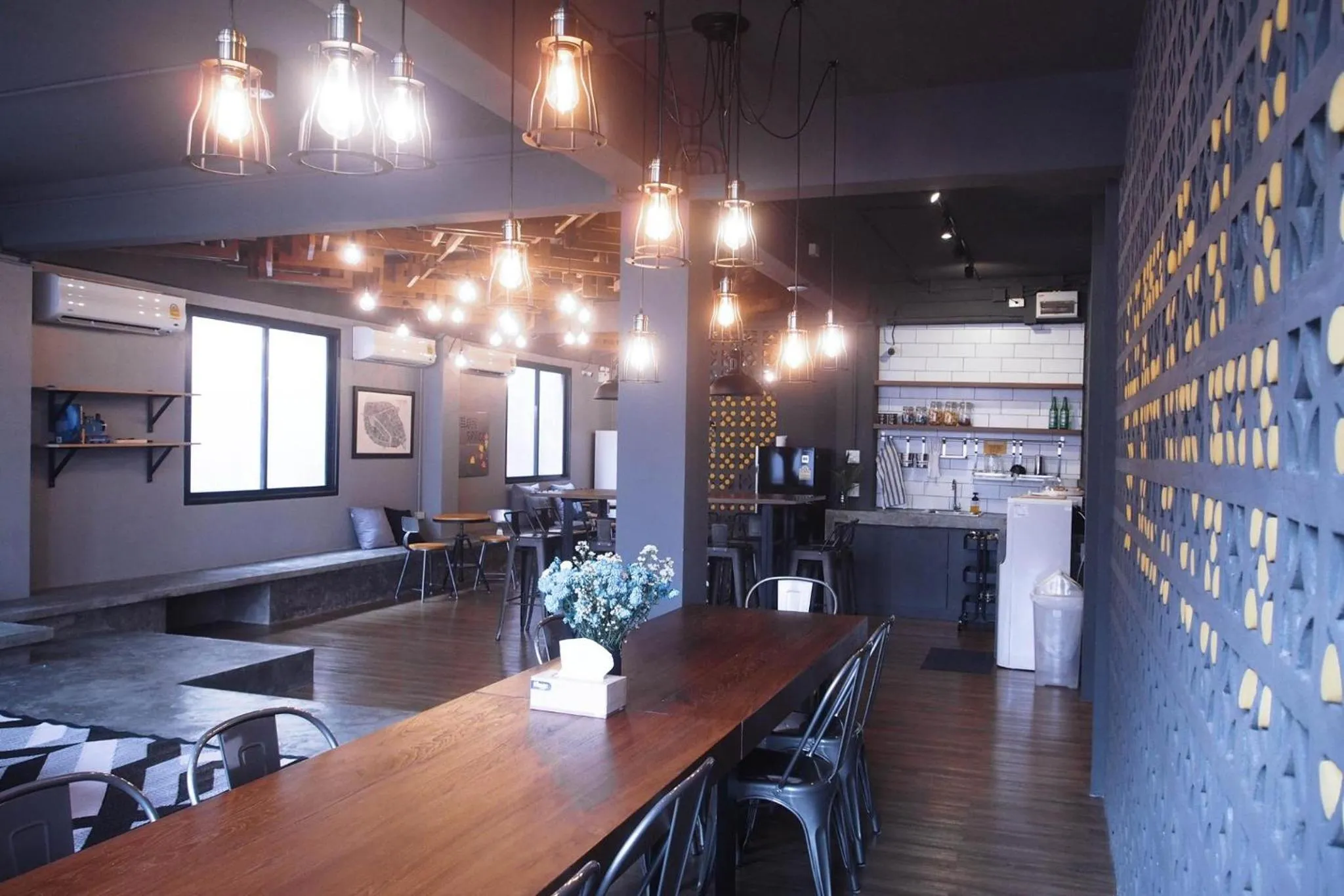 Restaurant/places to eat in Silom Space Hostel