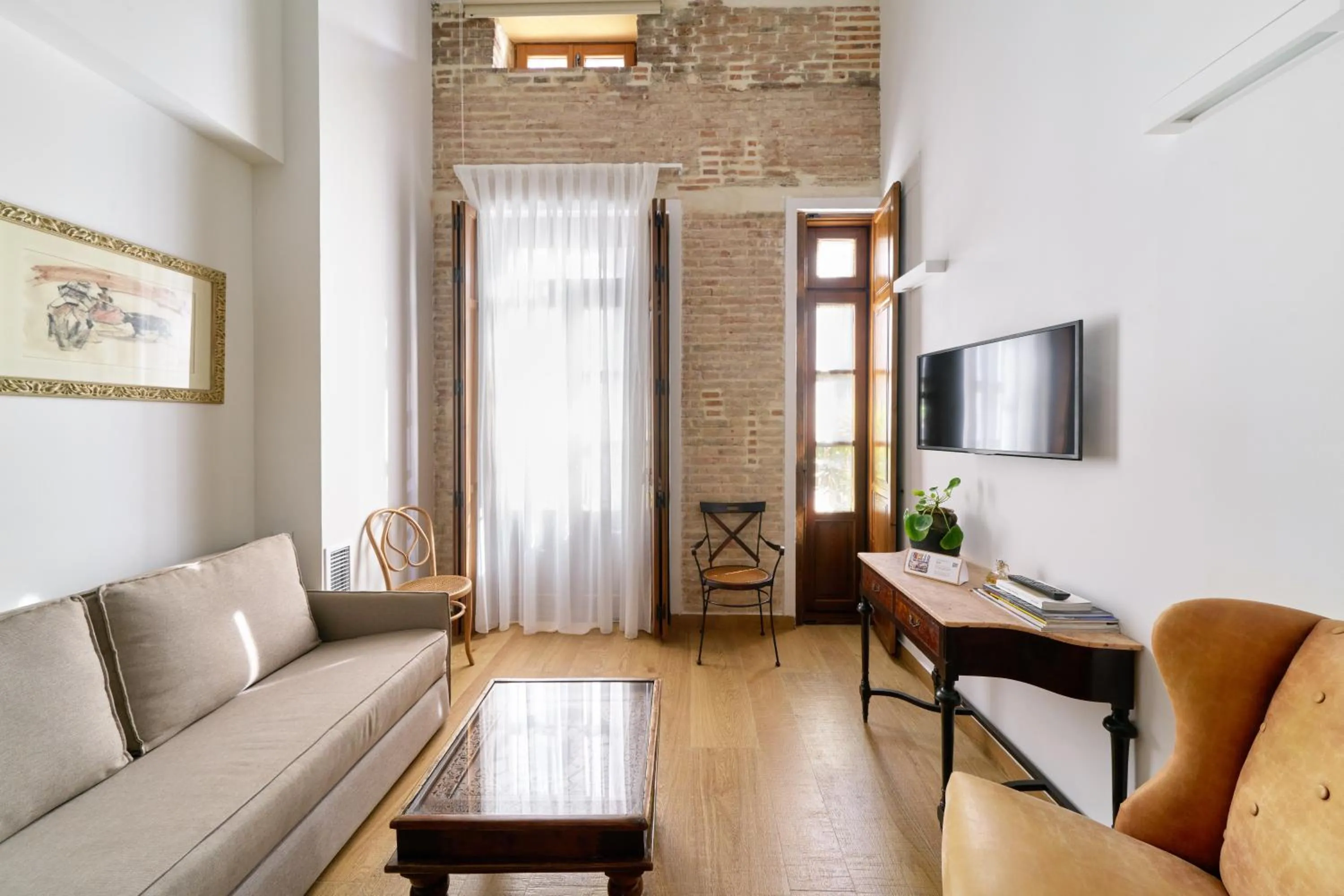 Seating area in Barracart Apartments