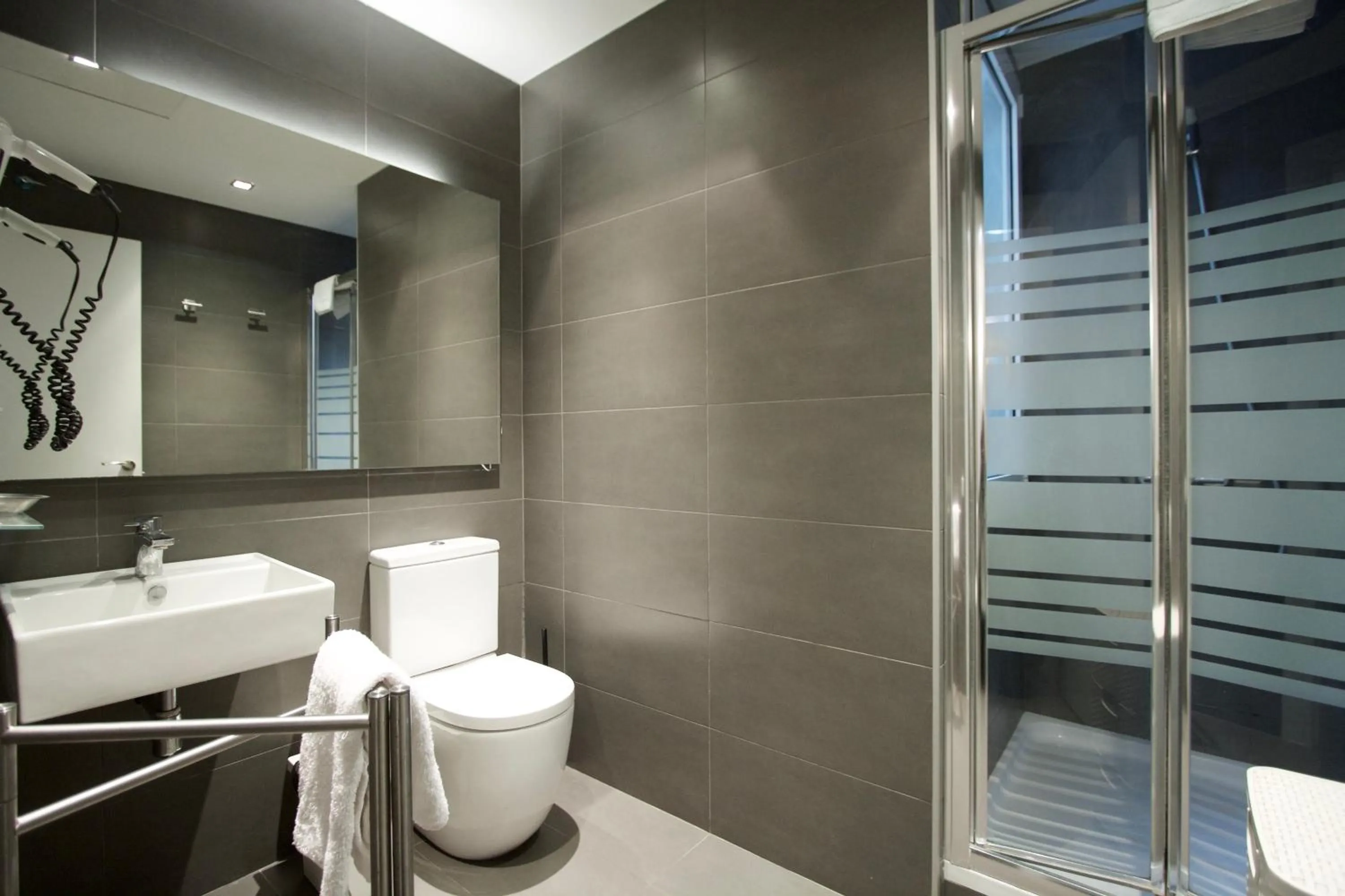 Shower in Dalí Residence