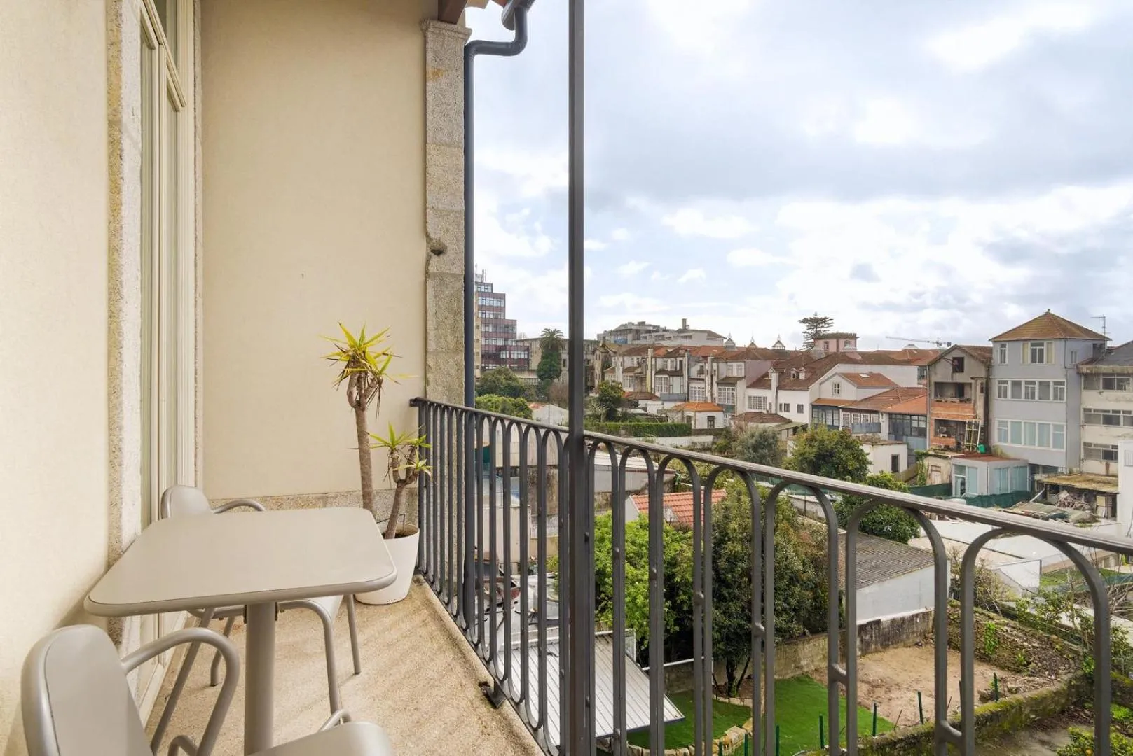 GuestReady - Urban oasis with private balcony