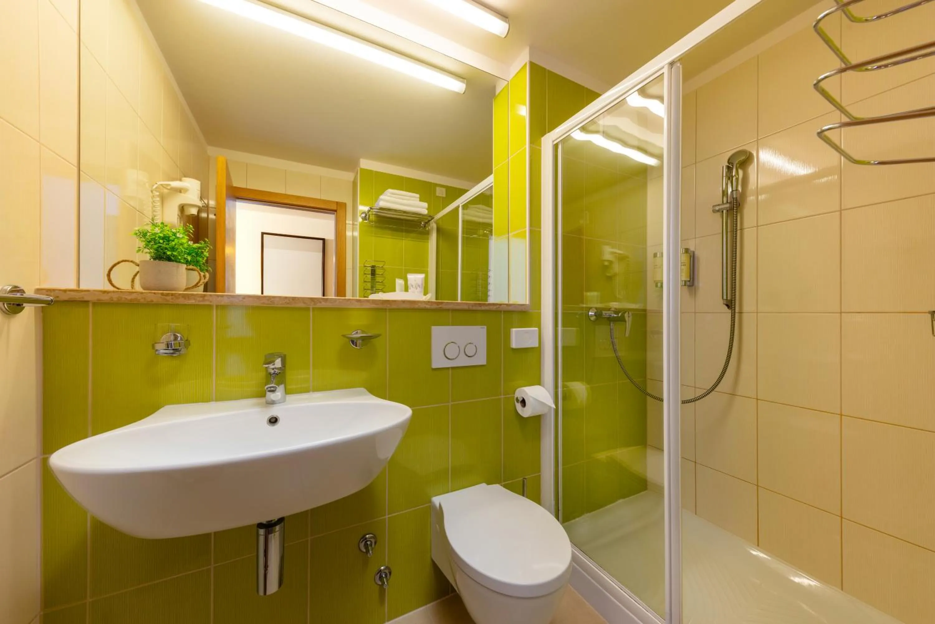 Shower in Family Hotel Vespera